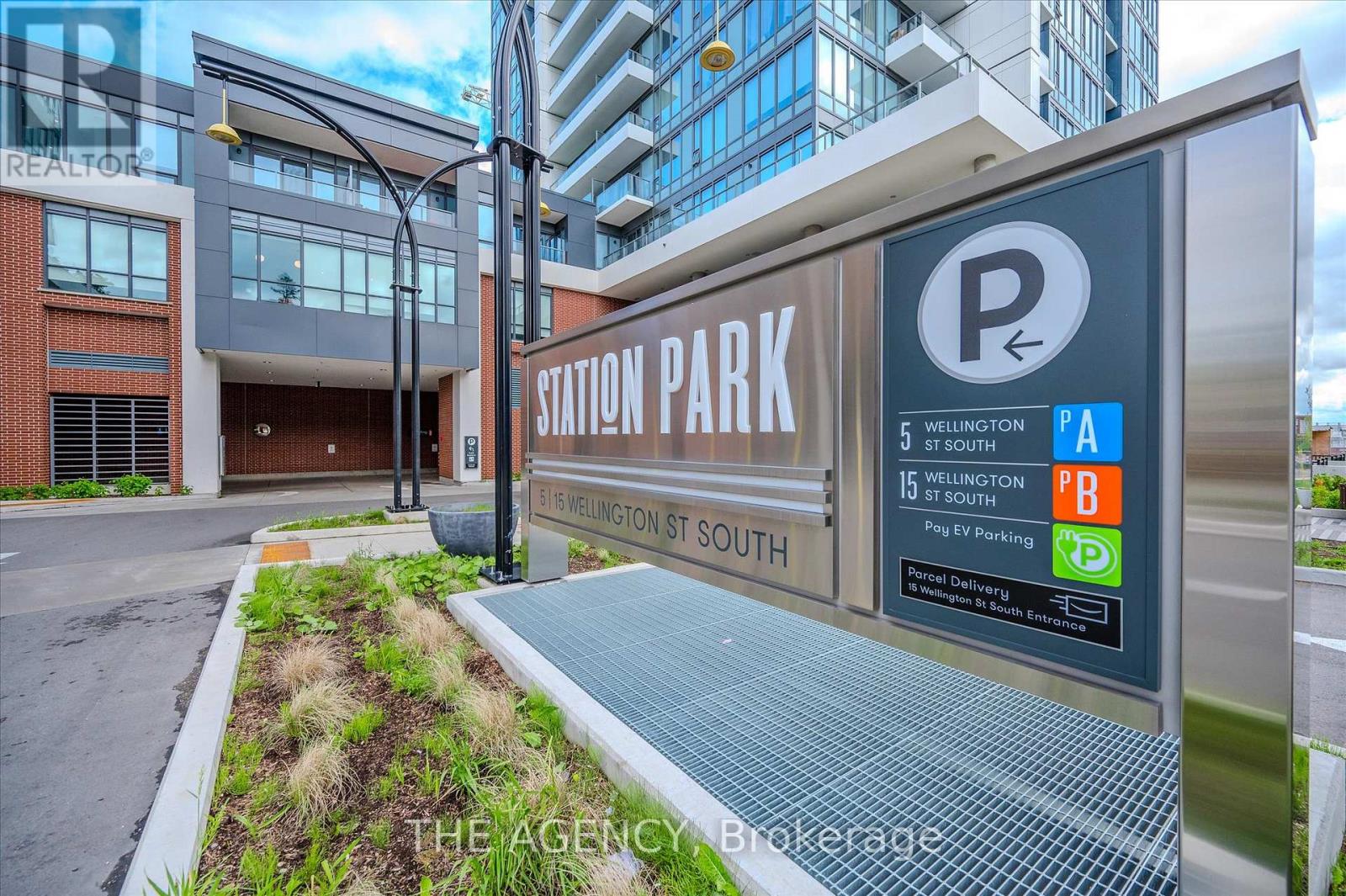 209 - 5 Wellington Street S, Kitchener, Ontario  N2G 1C7 - Photo 3 - X12424374