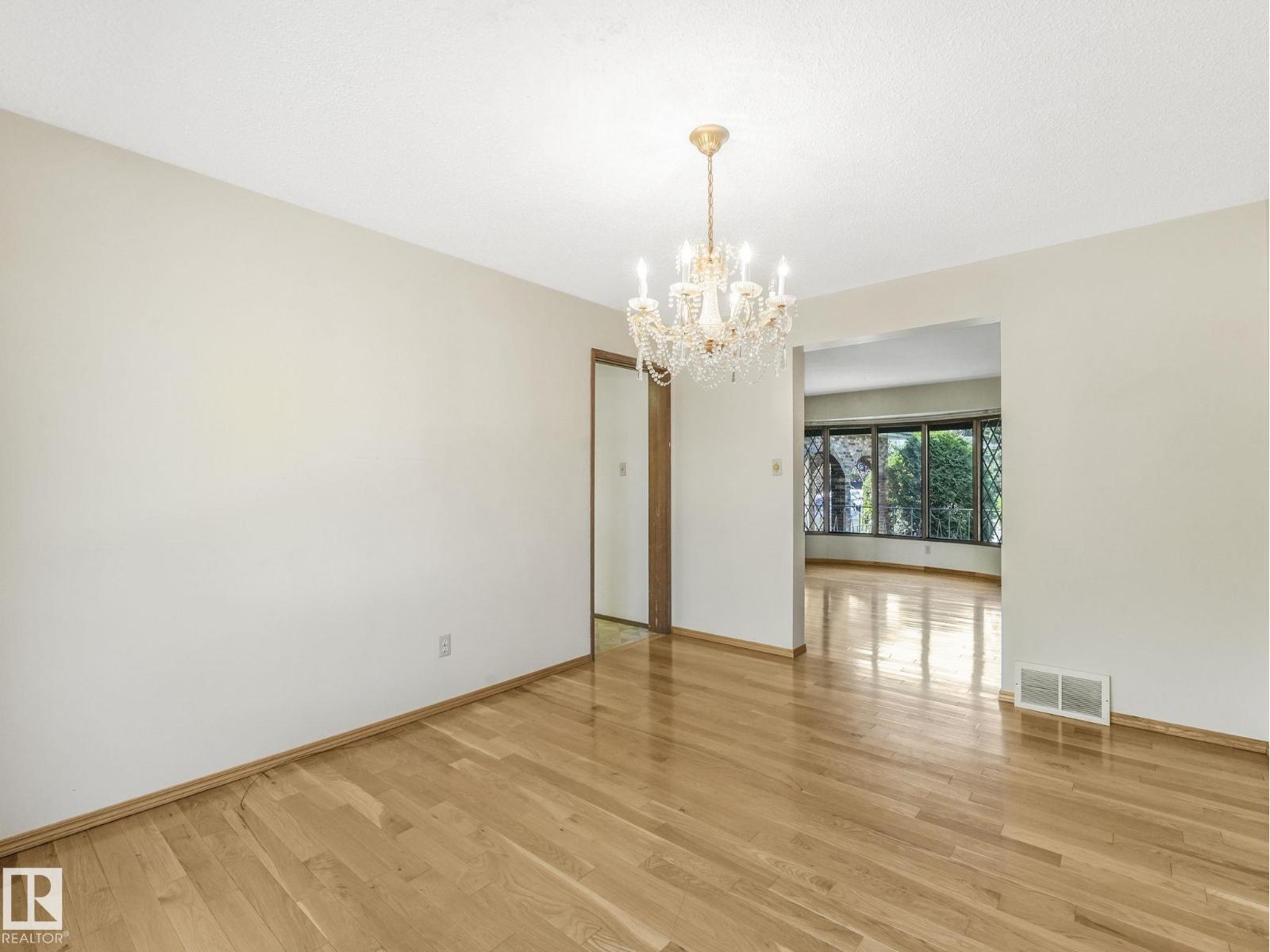 3213 111a St Nw, Edmonton, Alberta  T6J 3Y5 - Photo 9 - E4459246