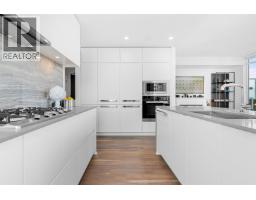 2402 450 WESTVIEW STREET, Coquitlam, British Columbia