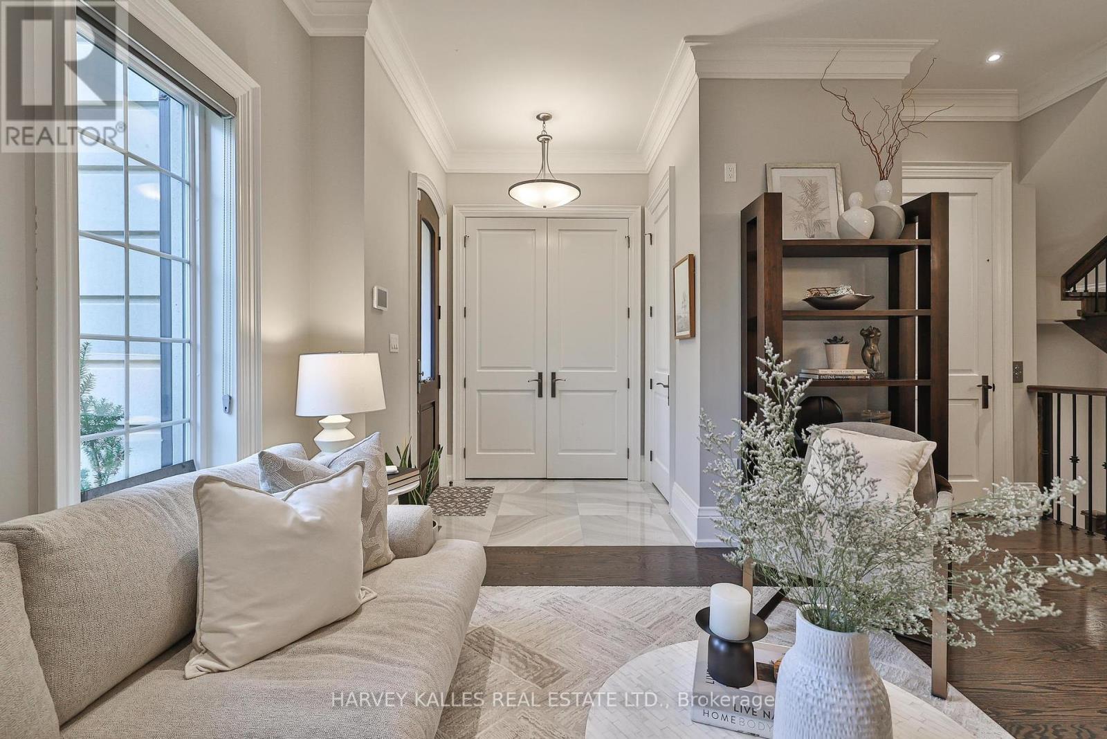 2638a Bayview Avenue, Toronto, Ontario  M2L 1B7 - Photo 3 - C12424415