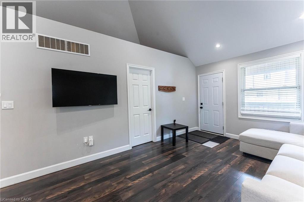 222 Kensington Avenue N, Hamilton, Ontario  L8L 7N7 - Photo 3 - 40773325