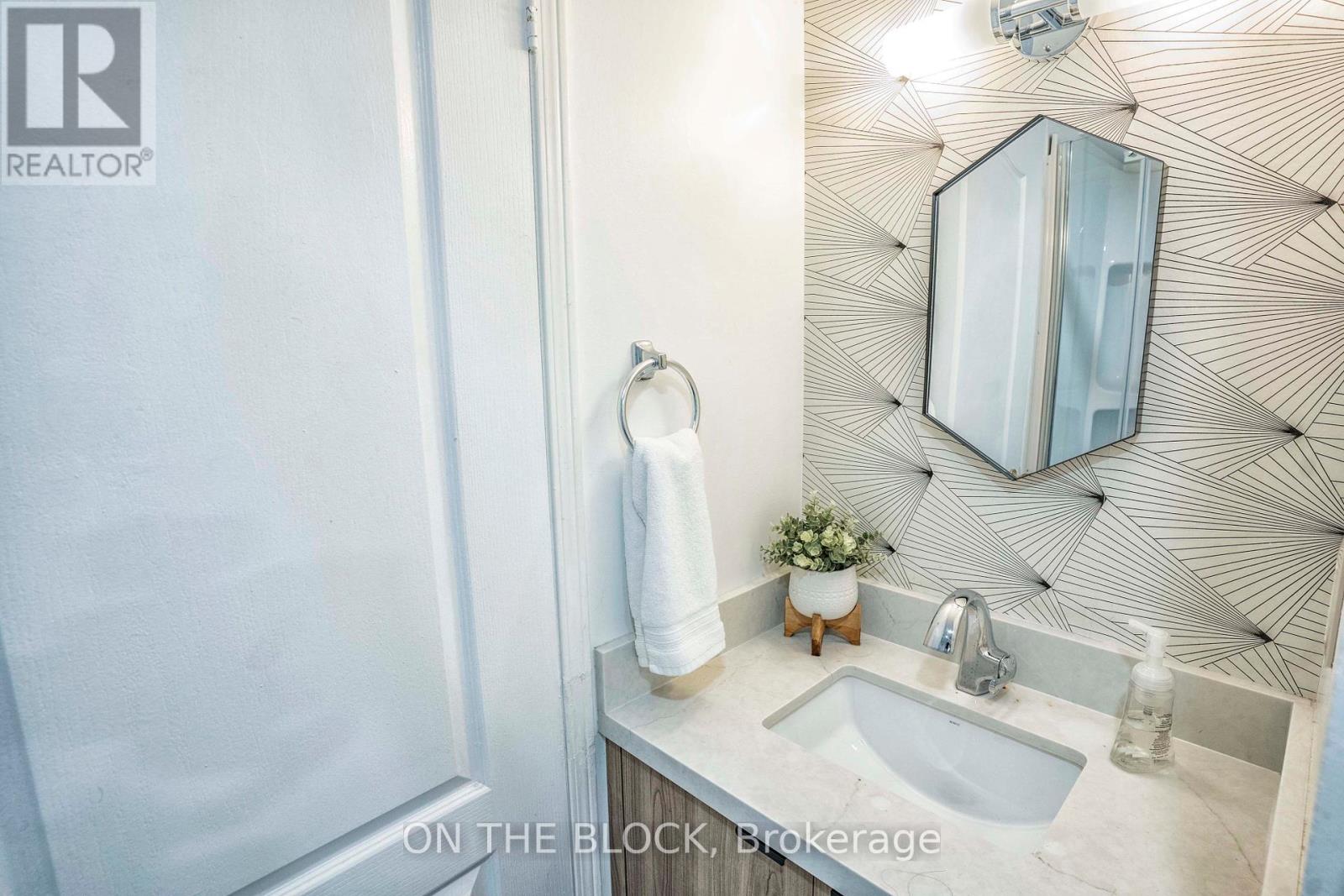 Bsmt - 49 Leslie Street, Toronto, Ontario  M4M 3C3 - Photo 8 - E12424397