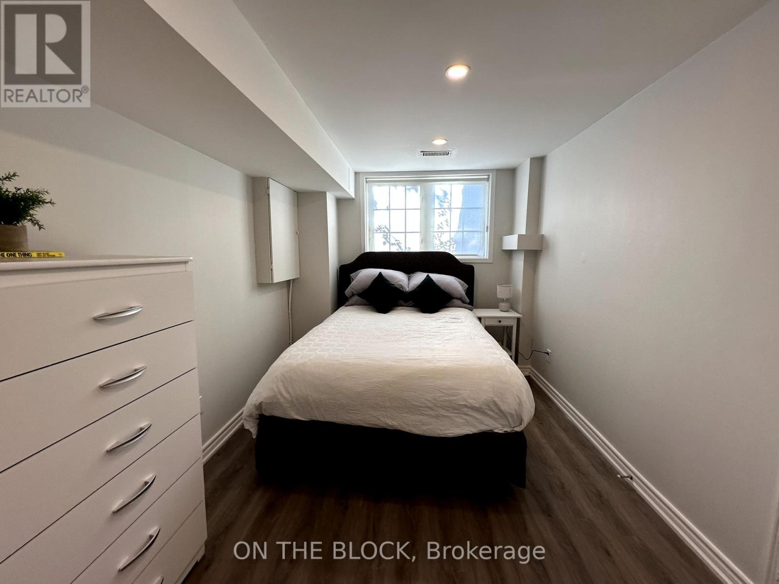 Bsmt - 49 Leslie Street, Toronto, Ontario  M4M 3C3 - Photo 9 - E12424397