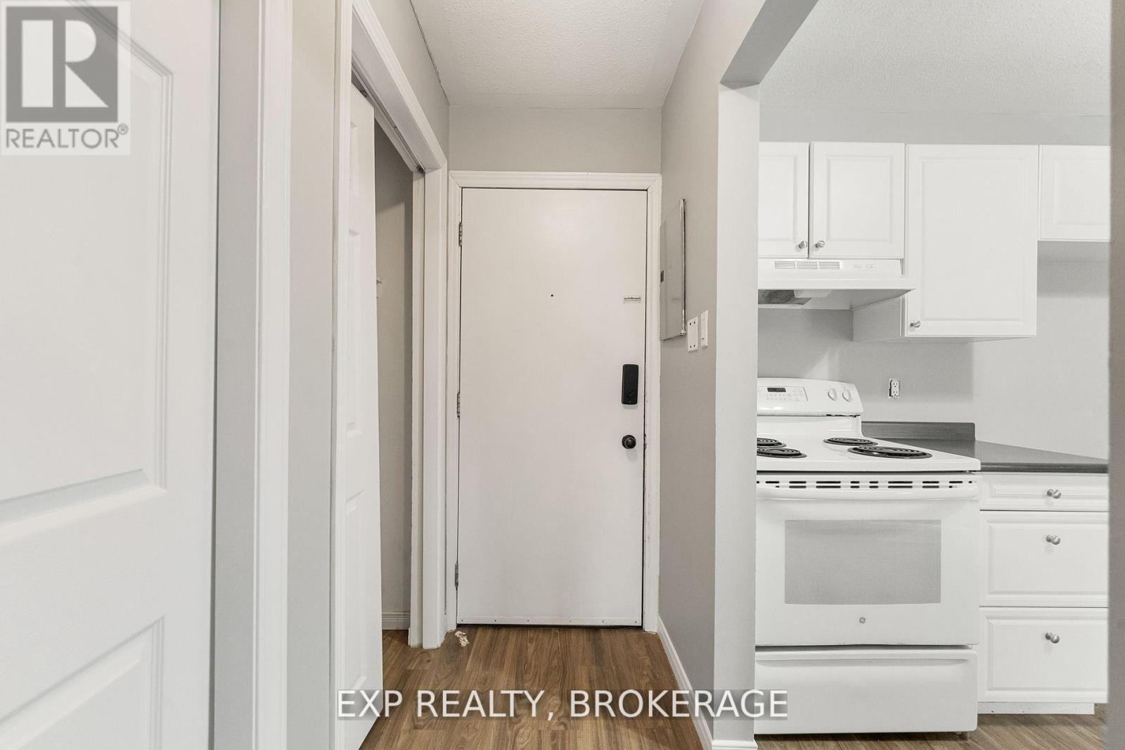 65 Queen Street, North Dundas, Ontario  K0C 1H0 - Photo 7 - X12424523