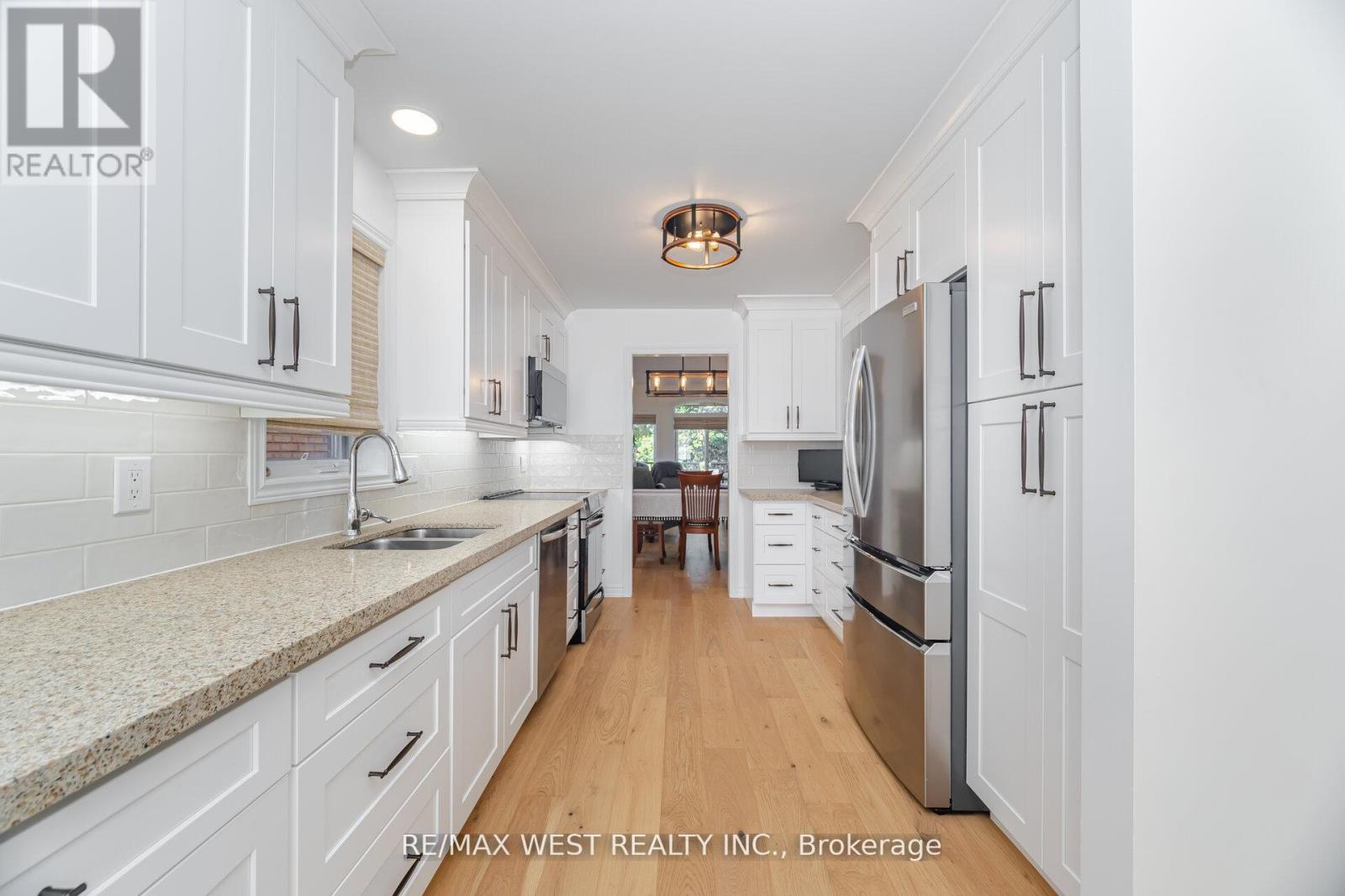 8 Via Amici, New Tecumseth, Ontario  L9R 2B4 - Photo 10 - N12424387