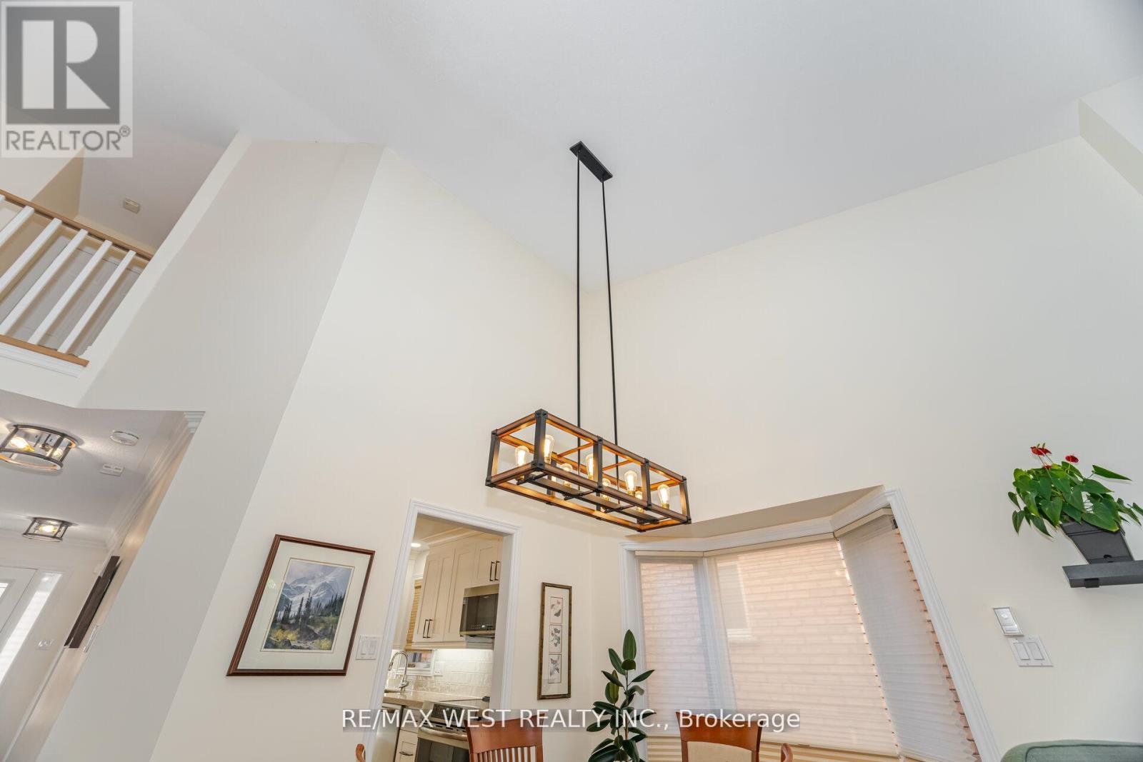 8 Via Amici, New Tecumseth, Ontario  L9R 2B4 - Photo 12 - N12424387