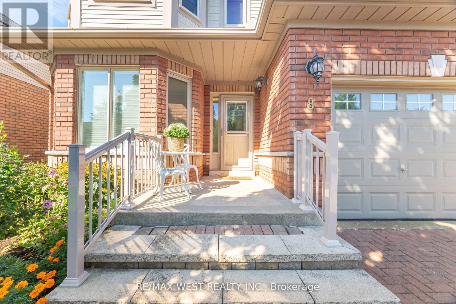 8 Via Amici, New Tecumseth, Ontario  L9R 2B4 - Photo 2 - N12424387