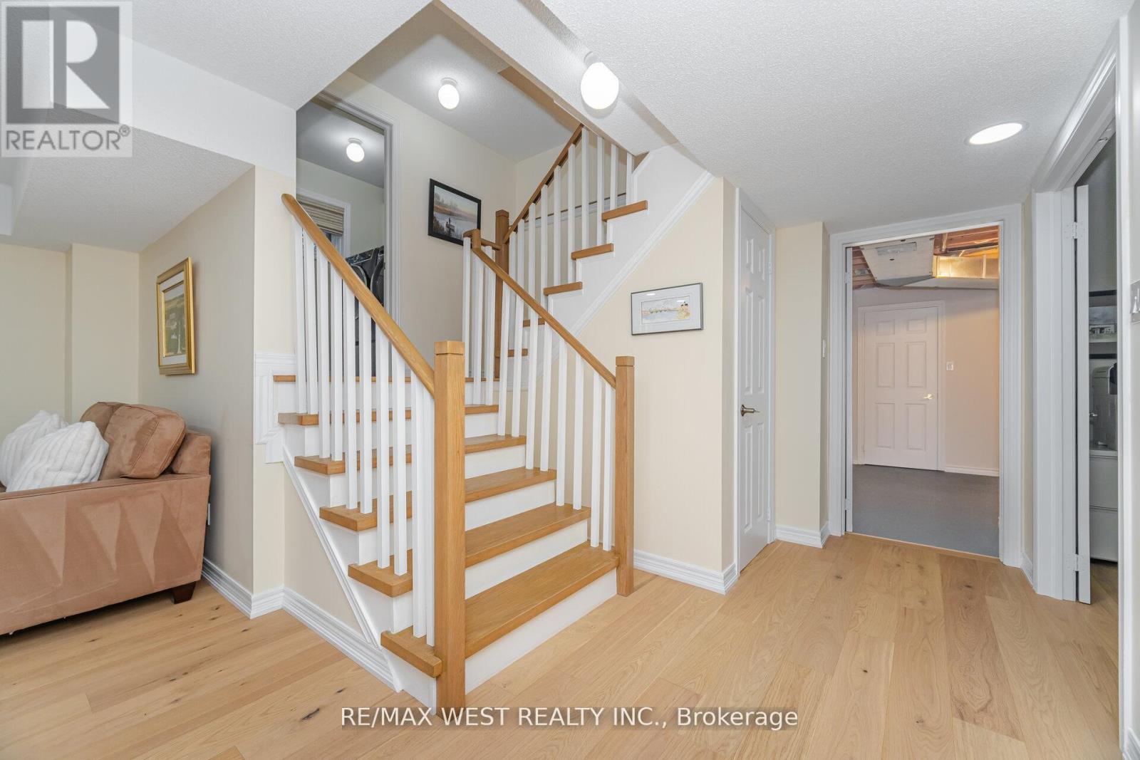 8 Via Amici, New Tecumseth, Ontario  L9R 2B4 - Photo 34 - N12424387