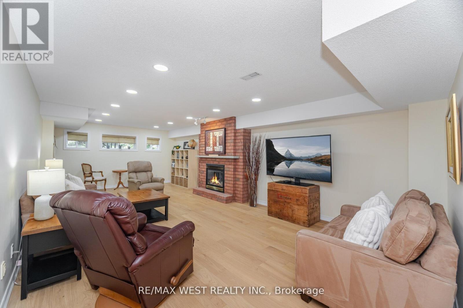 8 Via Amici, New Tecumseth, Ontario  L9R 2B4 - Photo 35 - N12424387