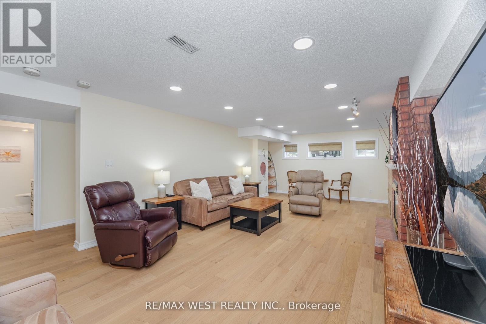 8 Via Amici, New Tecumseth, Ontario  L9R 2B4 - Photo 36 - N12424387