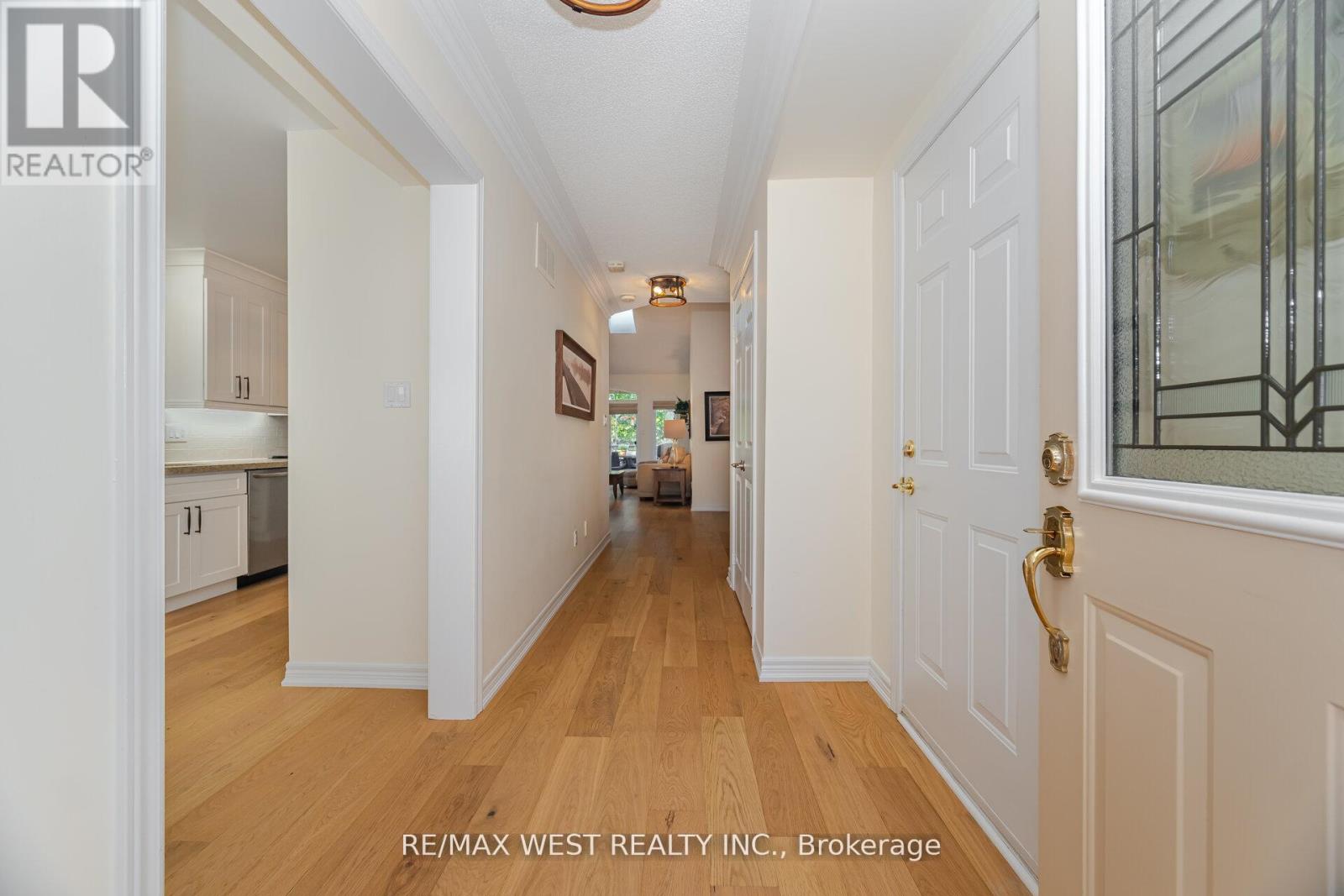 8 Via Amici, New Tecumseth, Ontario  L9R 2B4 - Photo 4 - N12424387