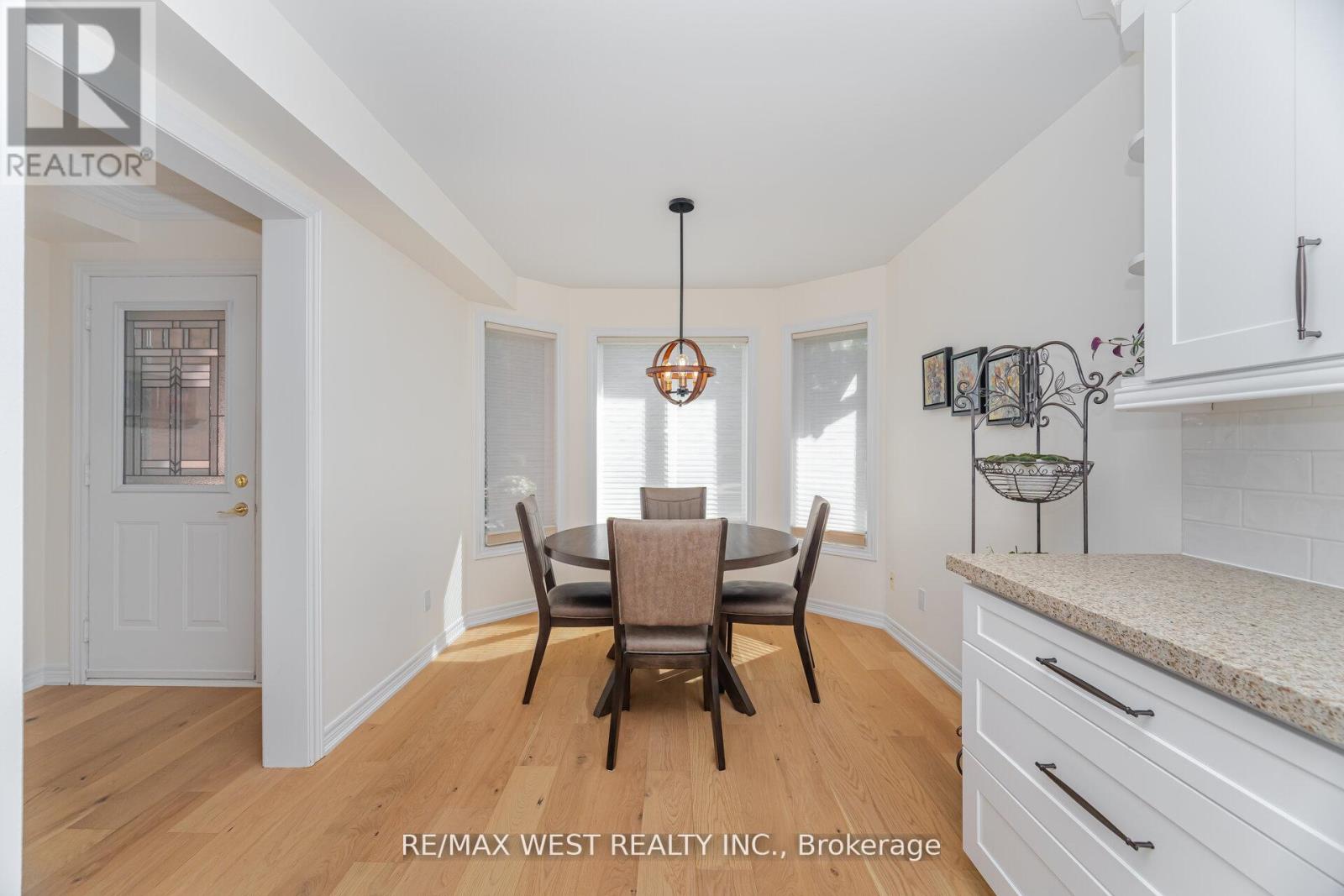 8 Via Amici, New Tecumseth, Ontario  L9R 2B4 - Photo 5 - N12424387