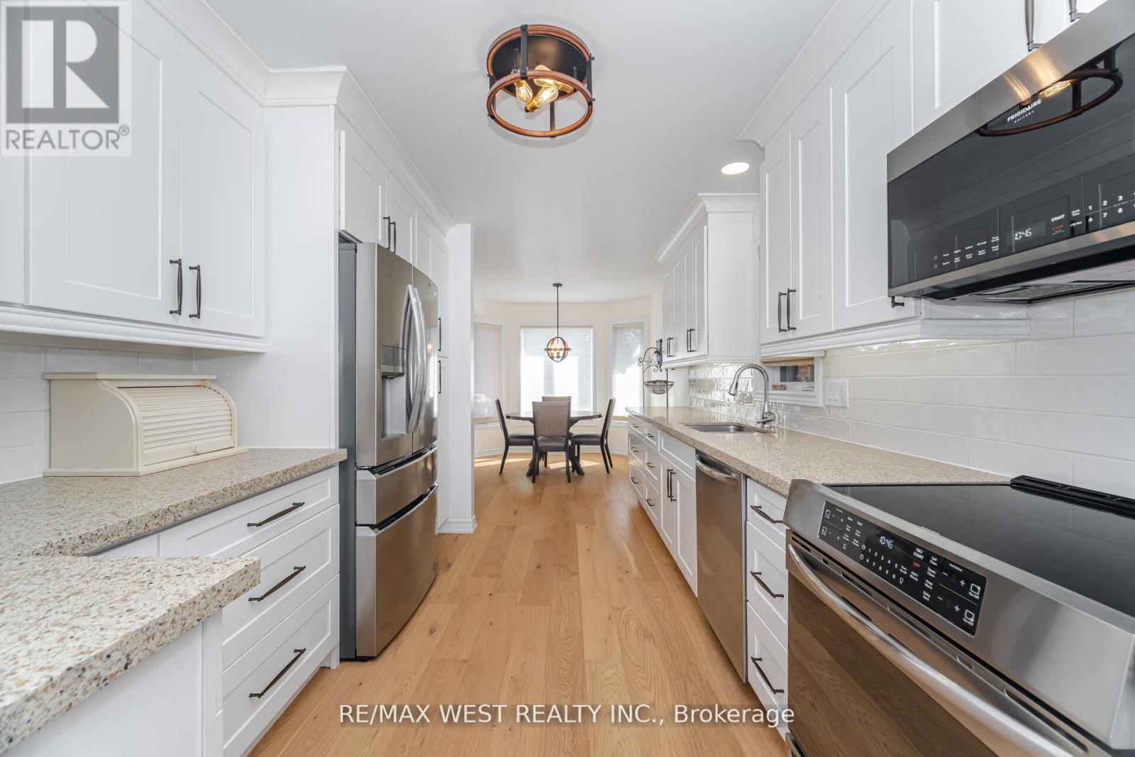 8 Via Amici, New Tecumseth, Ontario  L9R 2B4 - Photo 7 - N12424387