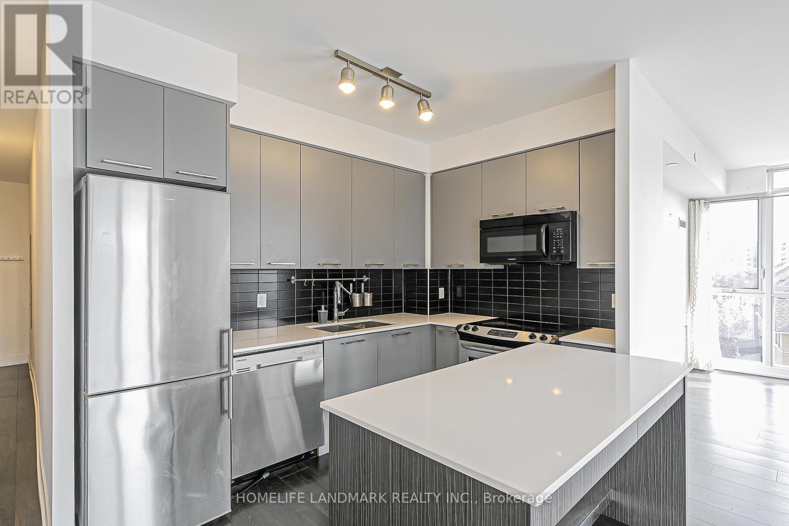503 - 9471 Yonge Street, Richmond Hill, Ontario  L4C 0Z5 - Photo 10 - N12424399