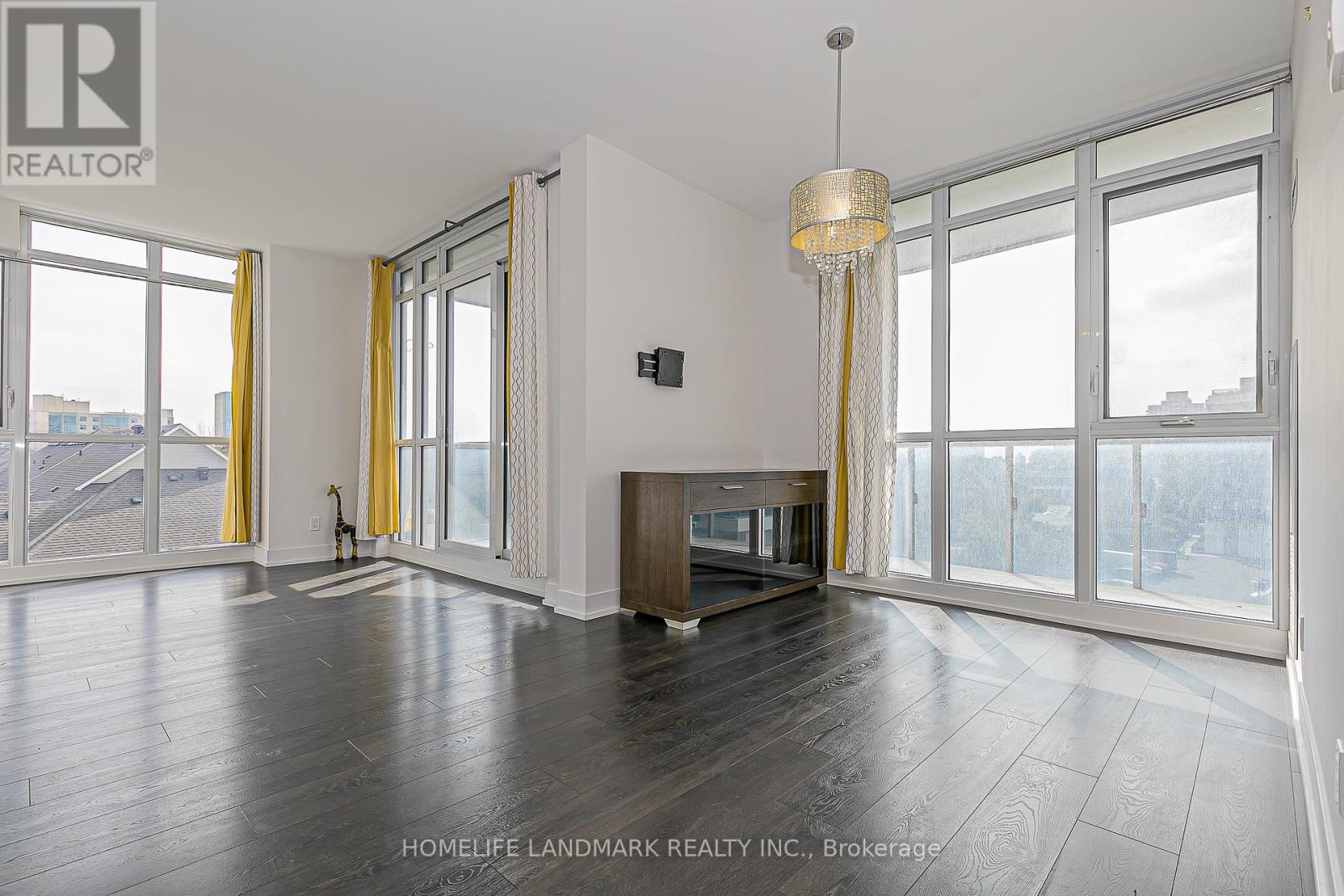 503 - 9471 Yonge Street, Richmond Hill, Ontario  L4C 0Z5 - Photo 12 - N12424399