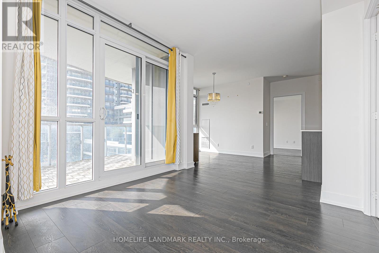 503 - 9471 Yonge Street, Richmond Hill, Ontario  L4C 0Z5 - Photo 14 - N12424399