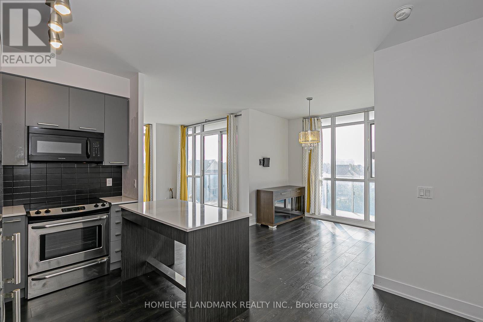503 - 9471 Yonge Street, Richmond Hill, Ontario  L4C 0Z5 - Photo 5 - N12424399