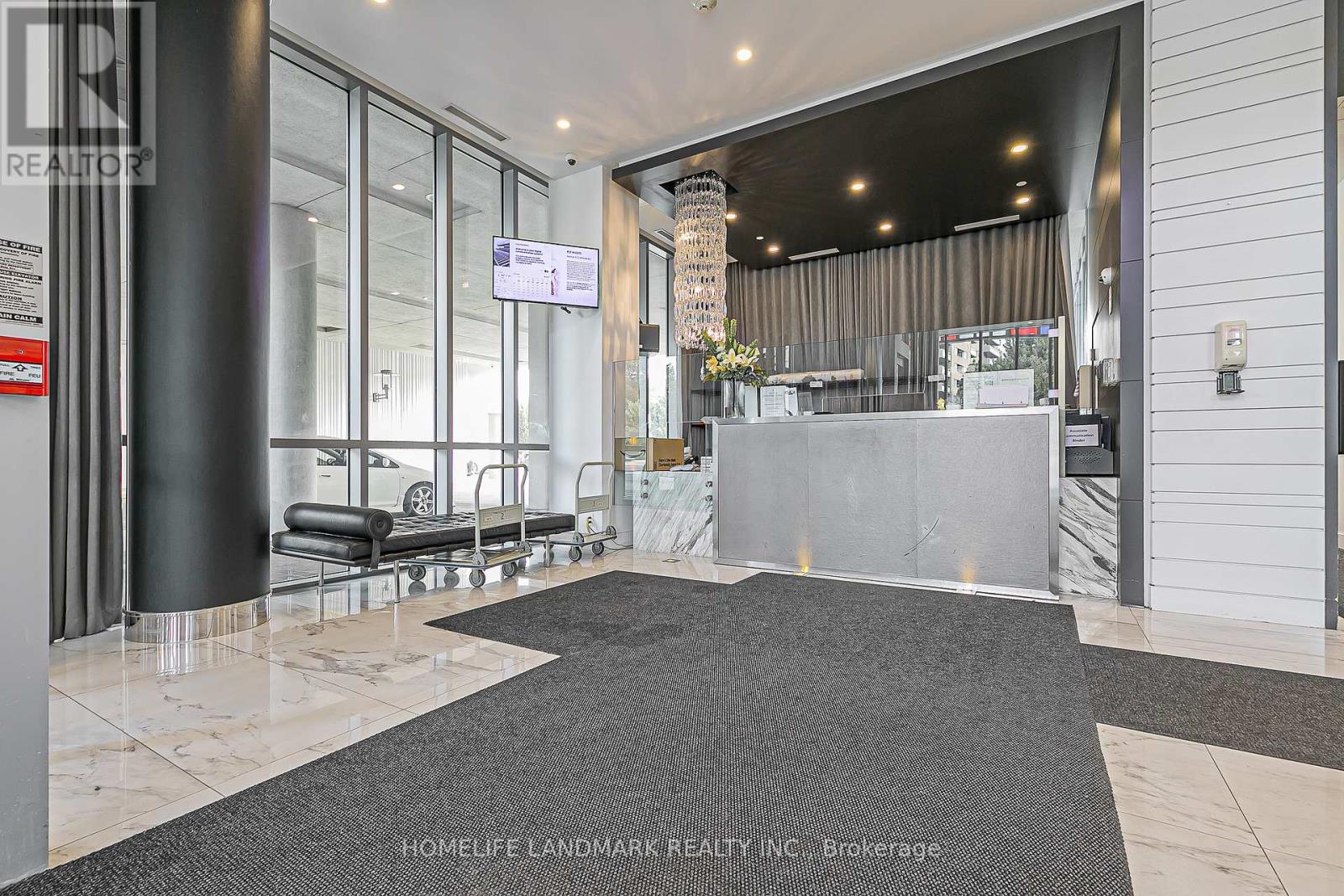 503 - 9471 Yonge Street, Richmond Hill, Ontario  L4C 0Z5 - Photo 8 - N12424399