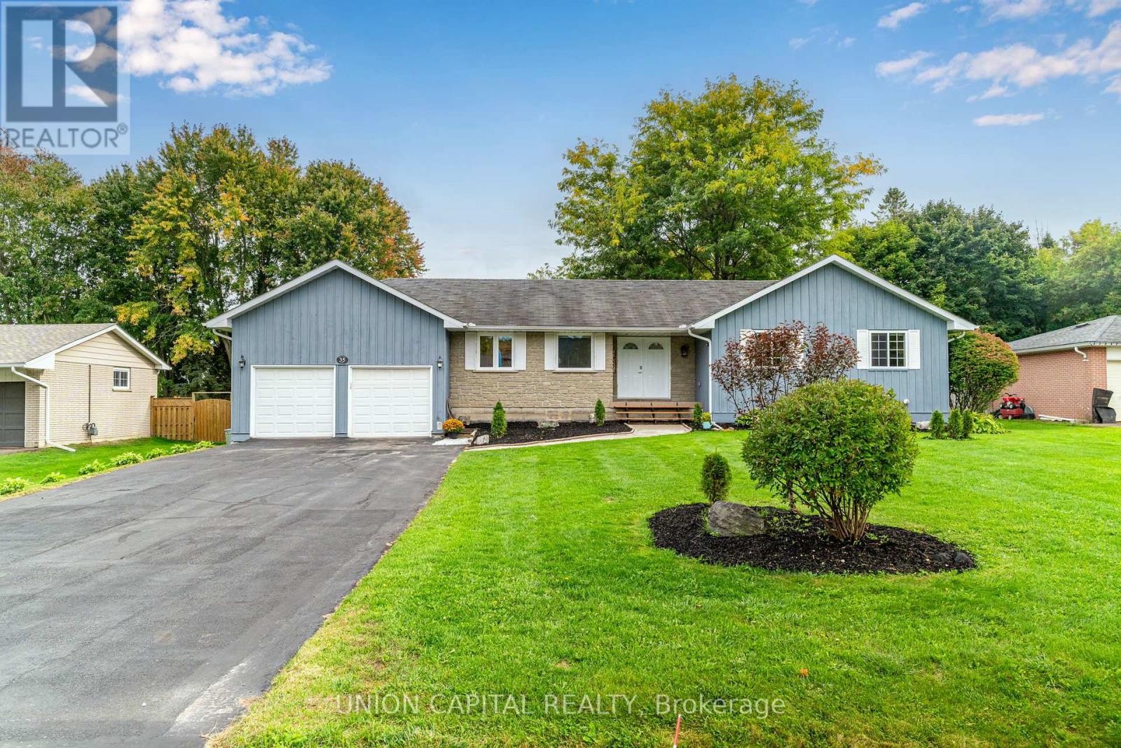 35 JONATHAN STREET, Uxbridge, Ontario