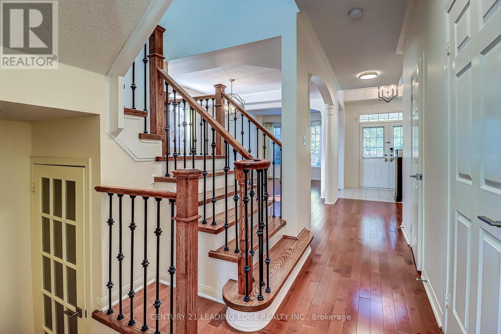 37 Wiltshire Drive, Markham (Berczy), Ontario  L6C 2N2 - Photo 12 - N12424436