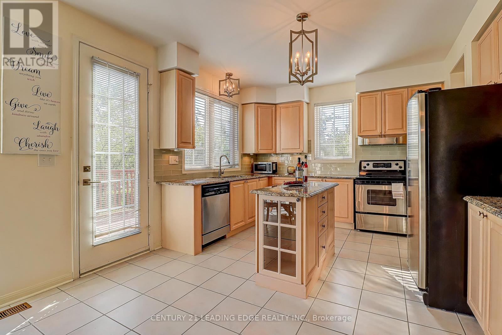 37 Wiltshire Drive, Markham (Berczy), Ontario  L6C 2N2 - Photo 13 - N12424436