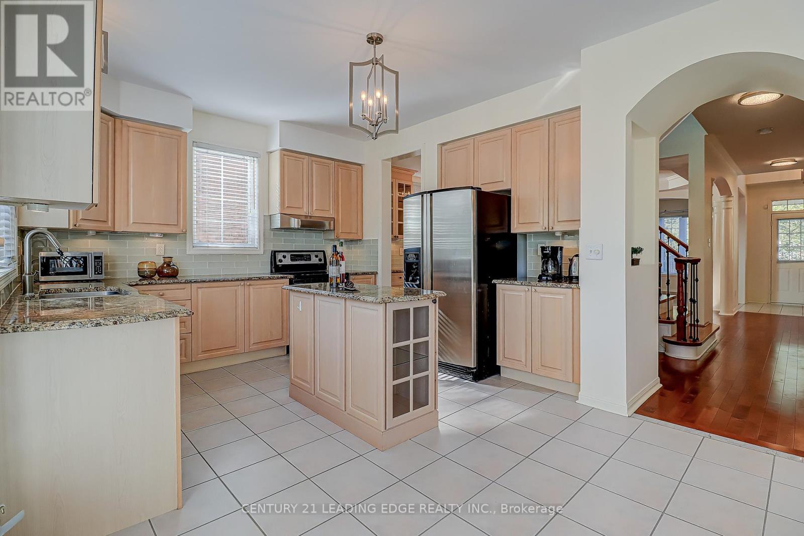 37 Wiltshire Drive, Markham (Berczy), Ontario  L6C 2N2 - Photo 18 - N12424436