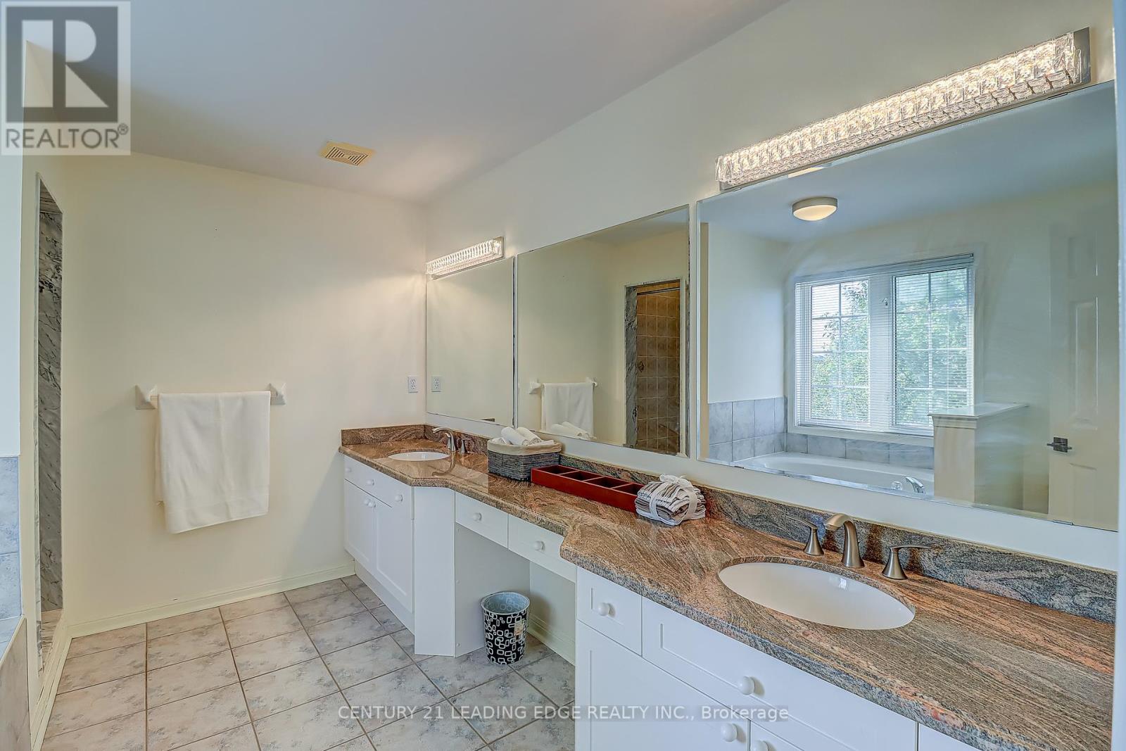 37 Wiltshire Drive, Markham (Berczy), Ontario  L6C 2N2 - Photo 25 - N12424436