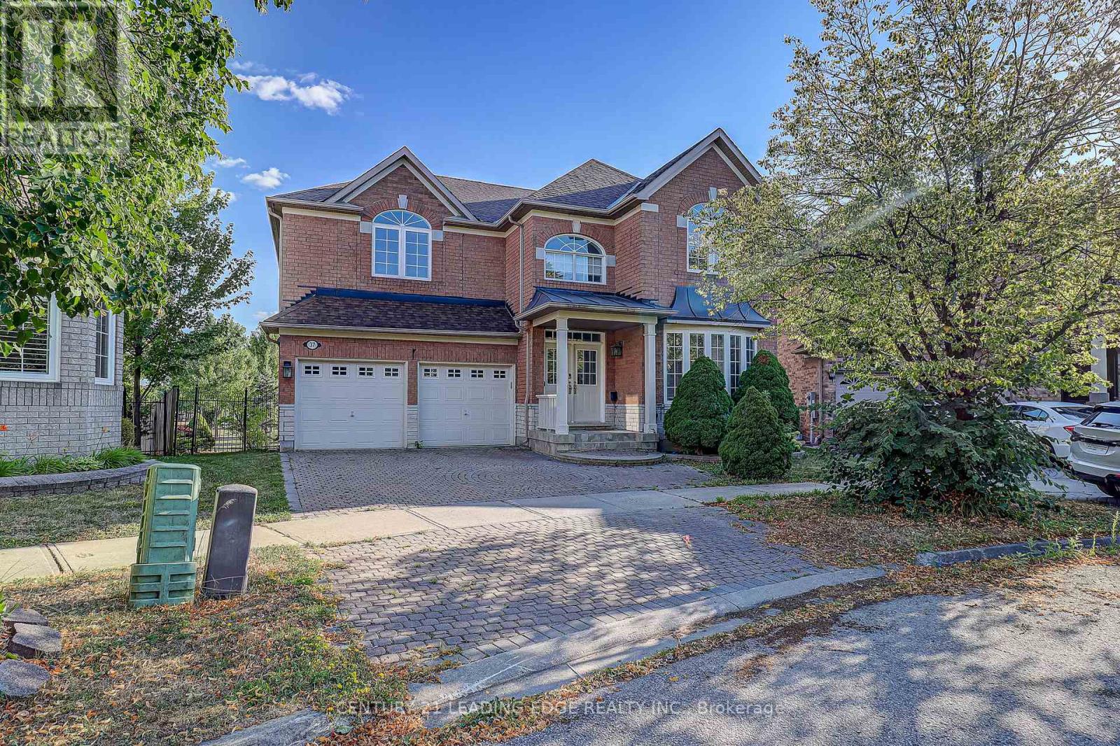 37 Wiltshire Drive, Markham (Berczy), Ontario  L6C 2N2 - Photo 3 - N12424436