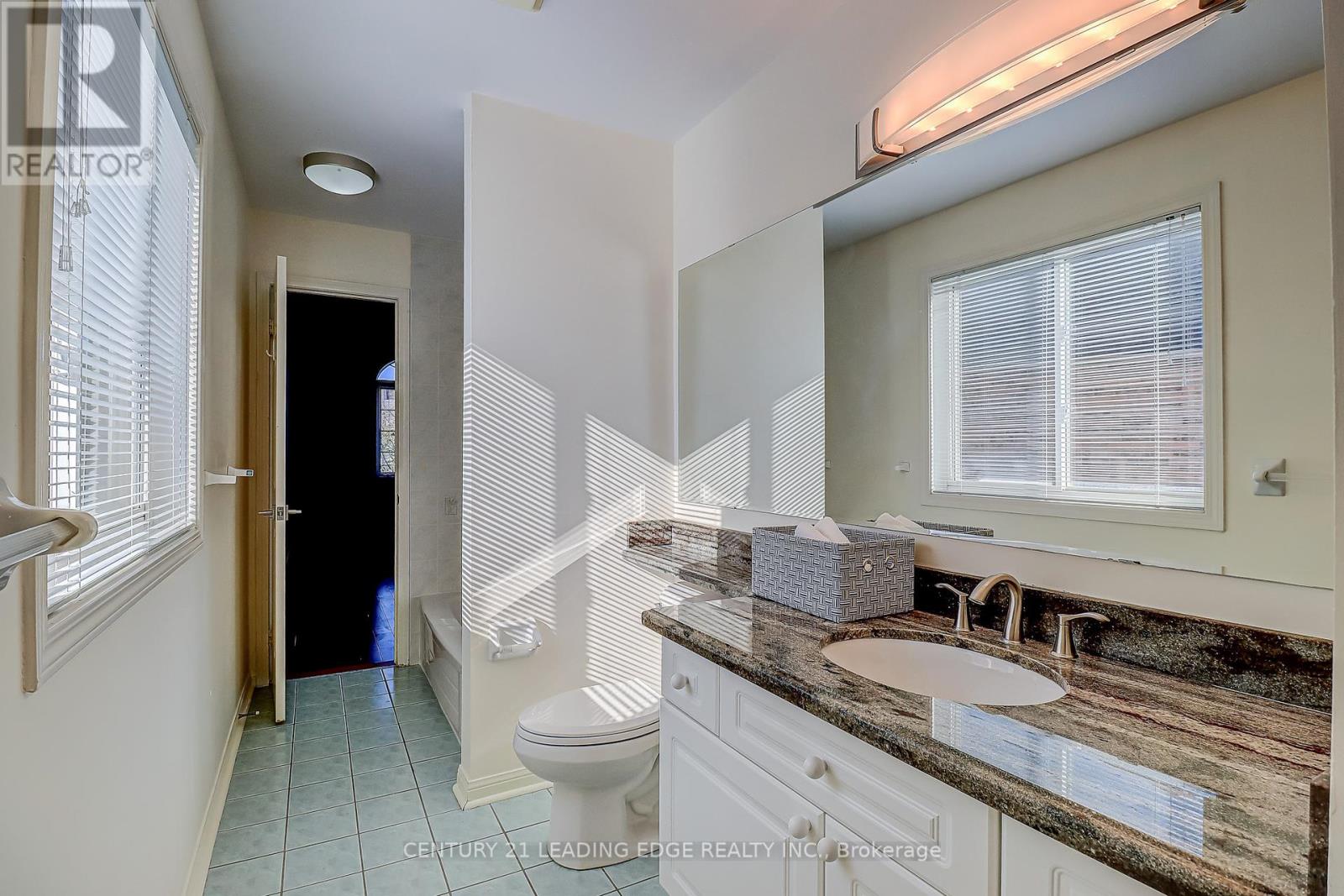 37 Wiltshire Drive, Markham (Berczy), Ontario  L6C 2N2 - Photo 30 - N12424436