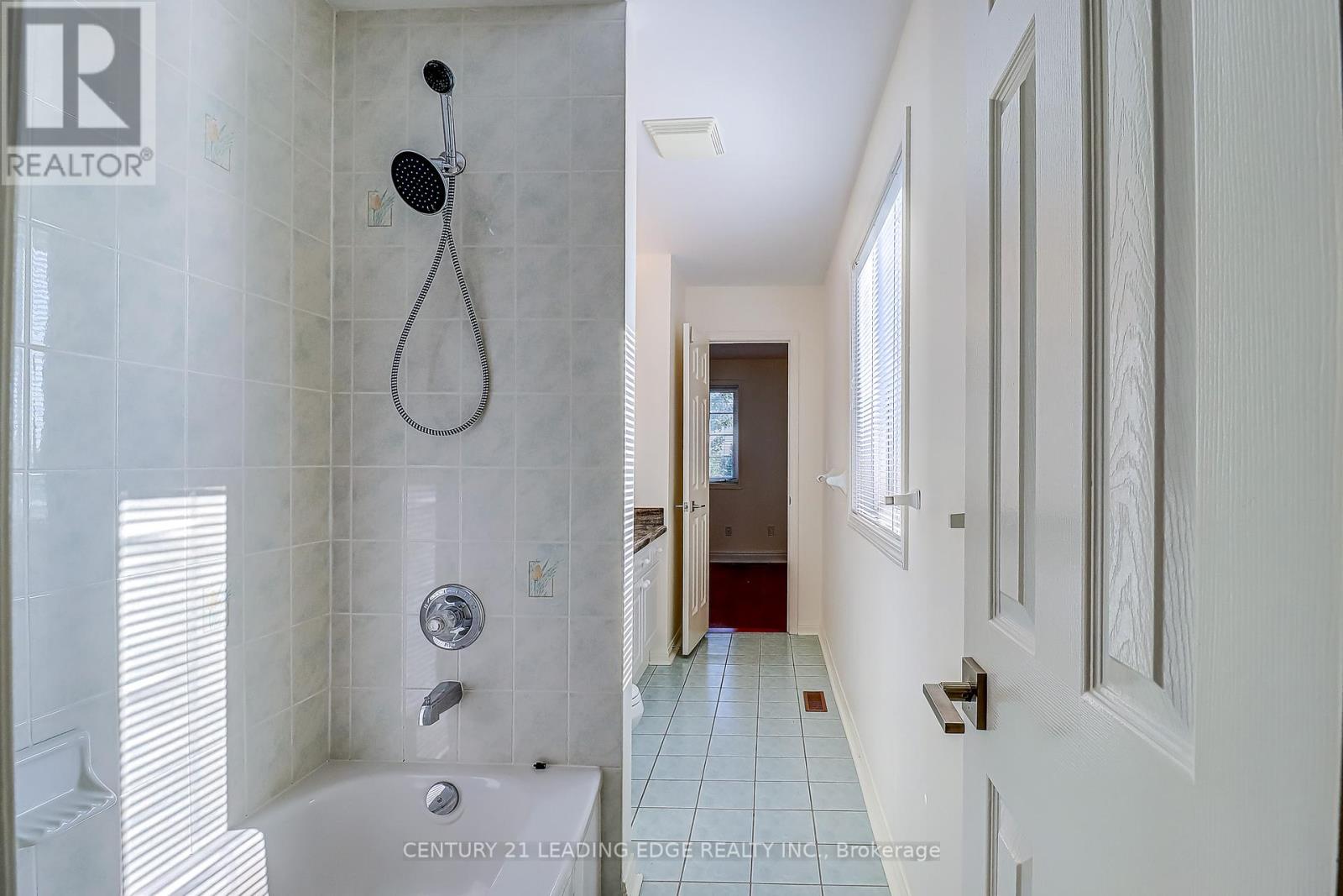 37 Wiltshire Drive, Markham (Berczy), Ontario  L6C 2N2 - Photo 31 - N12424436