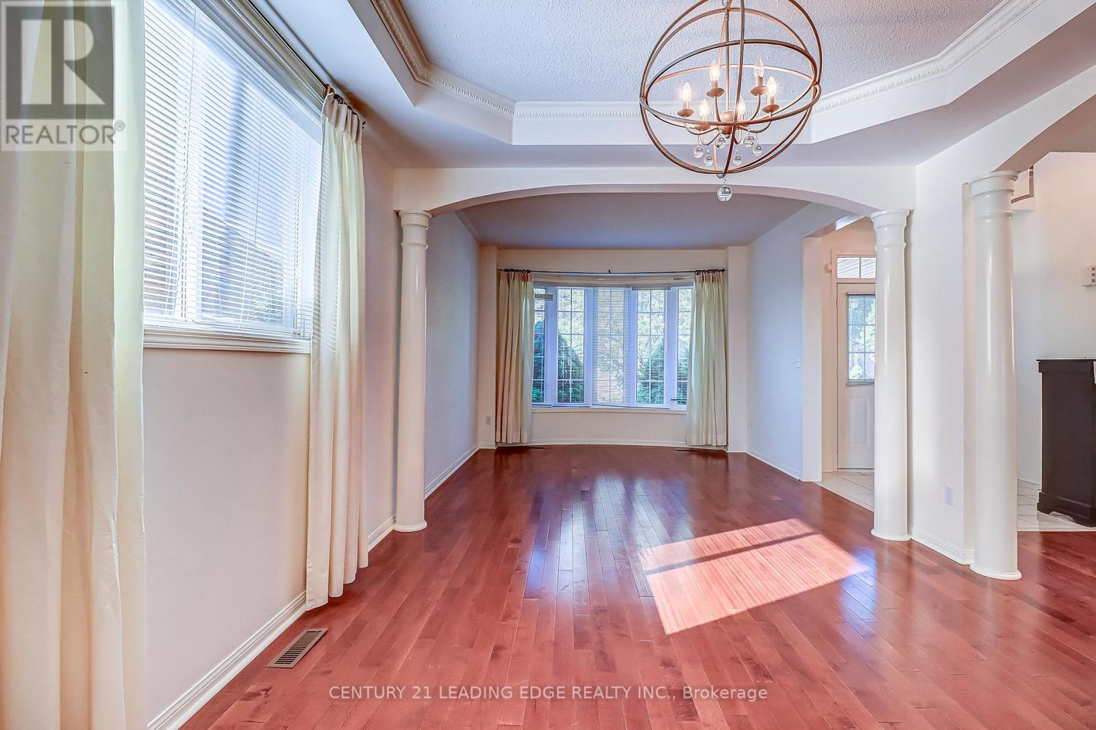 37 Wiltshire Drive, Markham (Berczy), Ontario  L6C 2N2 - Photo 4 - N12424436