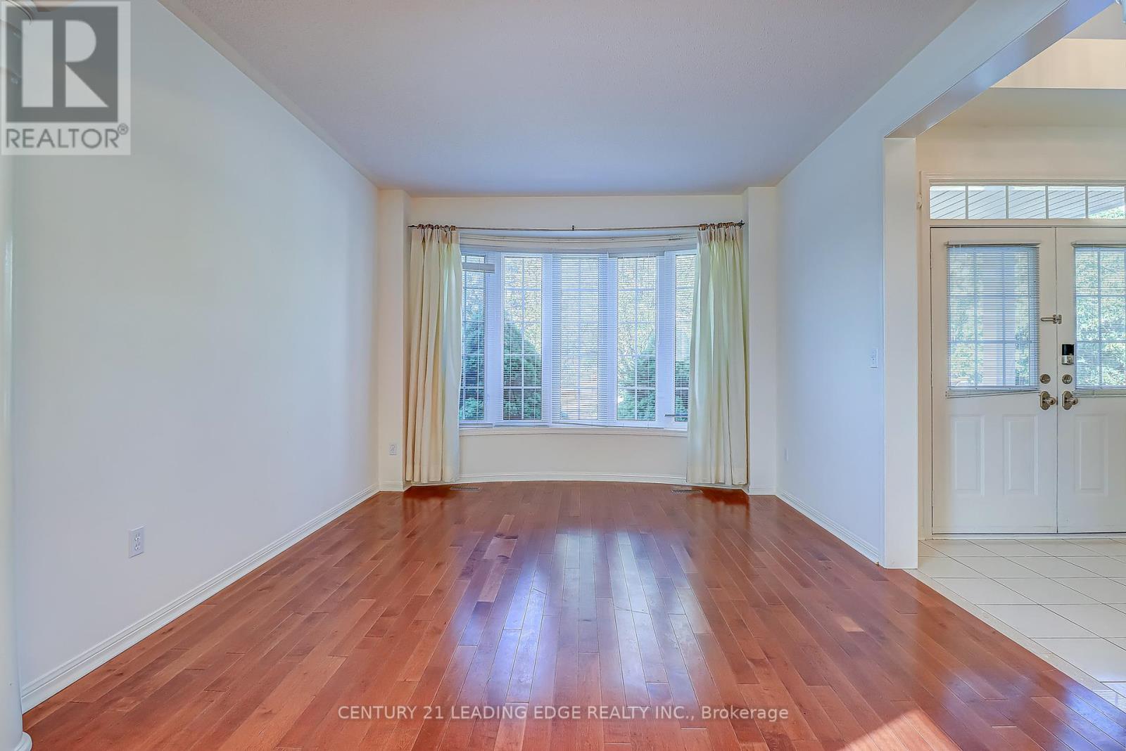 37 Wiltshire Drive, Markham (Berczy), Ontario  L6C 2N2 - Photo 5 - N12424436