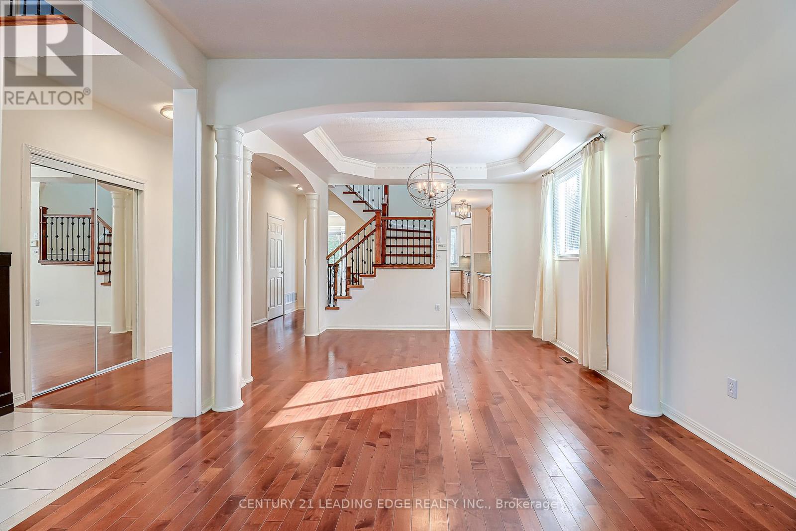 37 Wiltshire Drive, Markham (Berczy), Ontario  L6C 2N2 - Photo 6 - N12424436