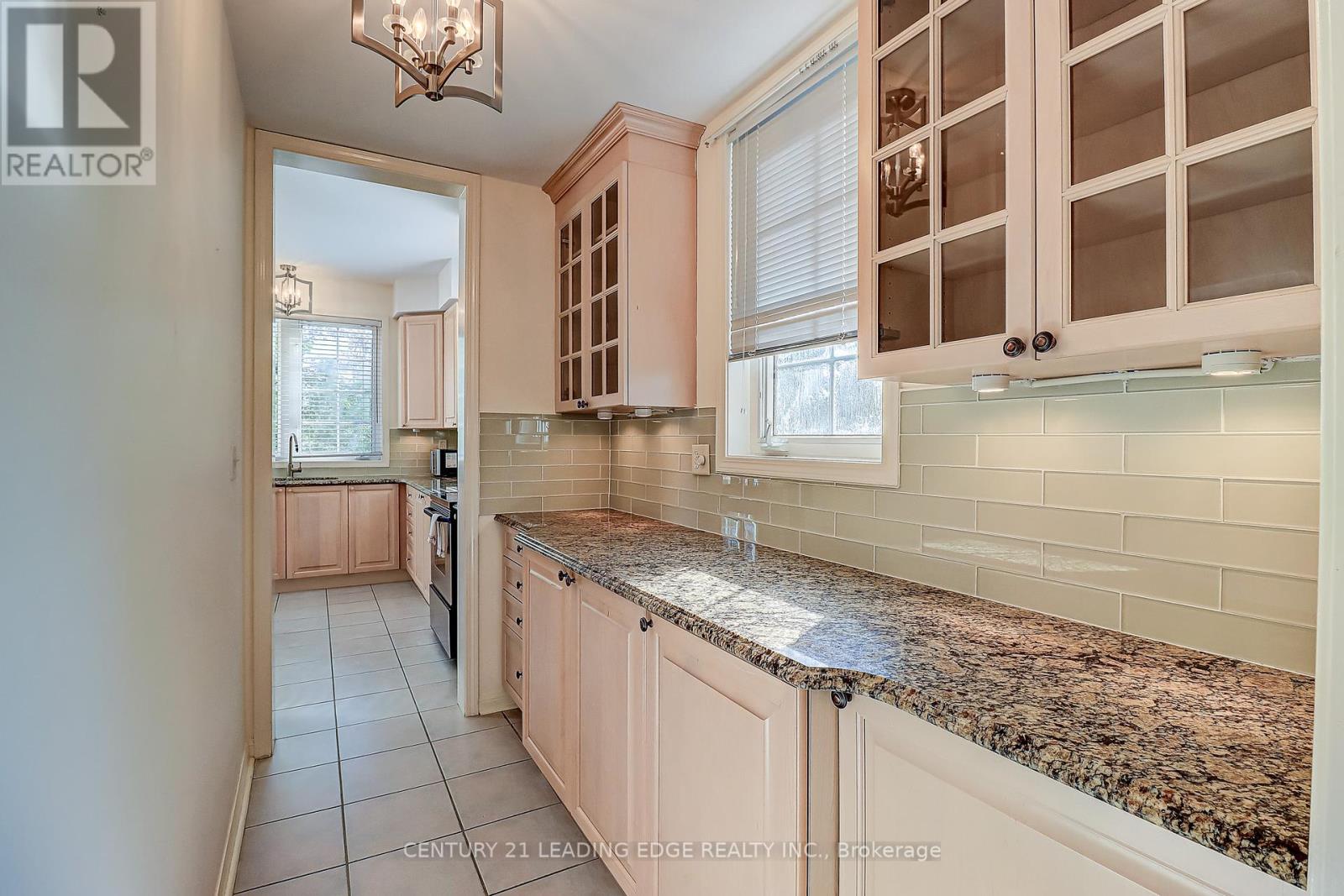 37 Wiltshire Drive, Markham (Berczy), Ontario  L6C 2N2 - Photo 9 - N12424436