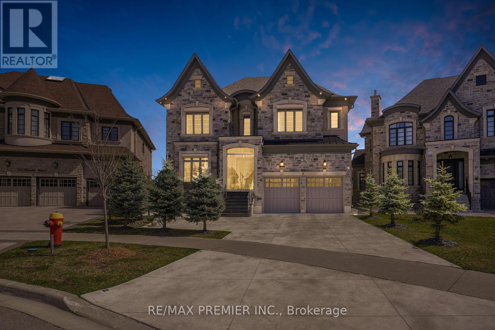 19 Petrolia Court, Richmond Hill, Ontario  L4C 0C2 - Photo 1 - N12424477