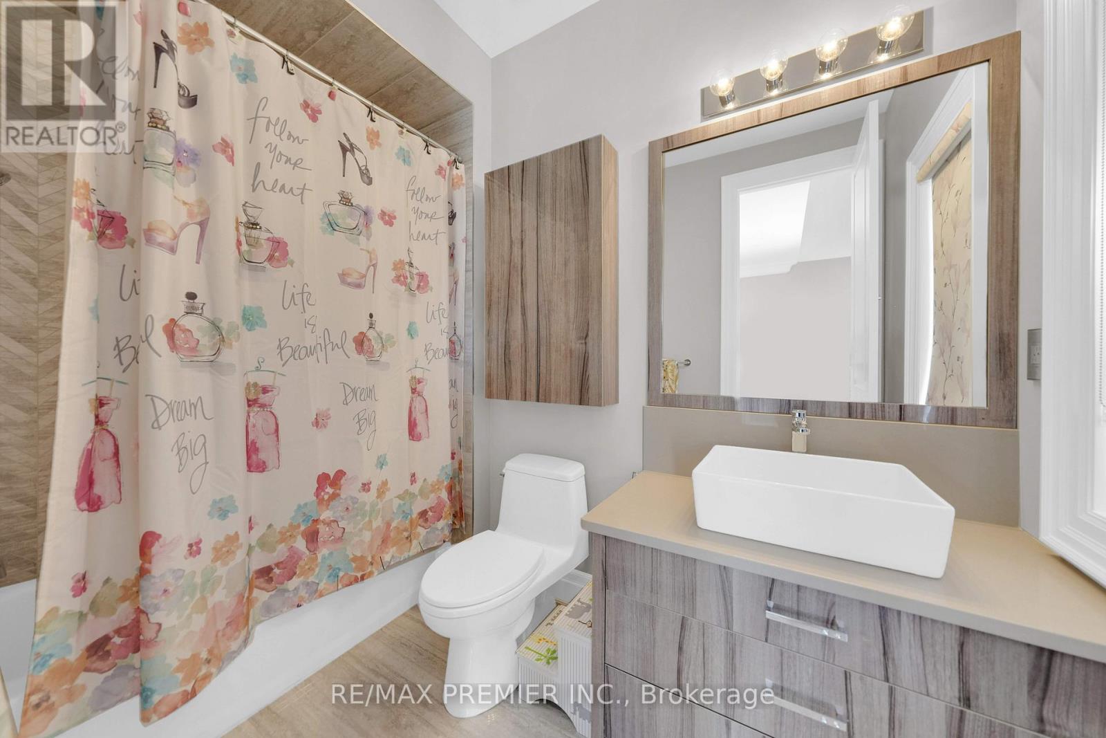 19 Petrolia Court, Richmond Hill, Ontario  L4C 0C2 - Photo 33 - N12424477