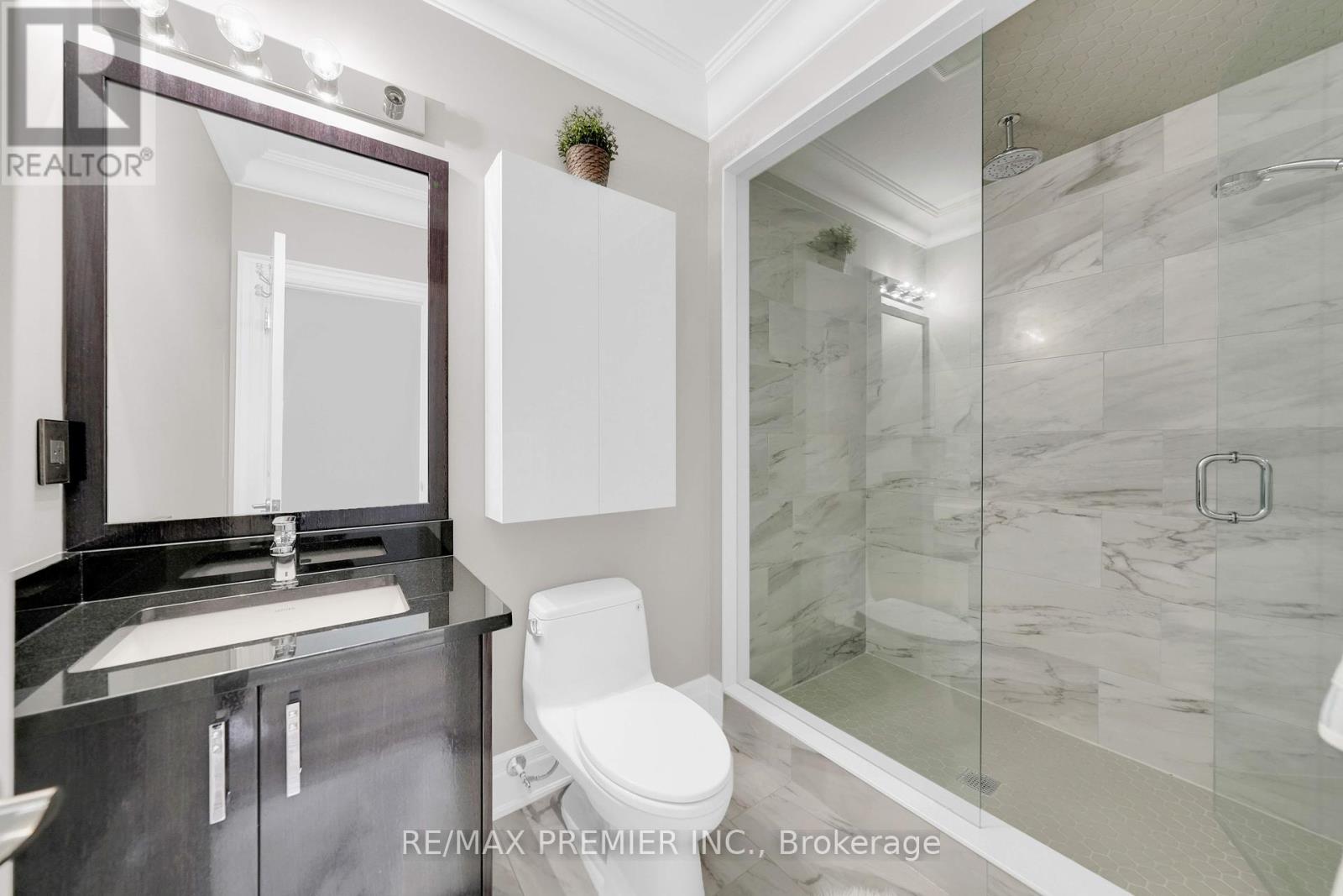 19 Petrolia Court, Richmond Hill, Ontario  L4C 0C2 - Photo 40 - N12424477