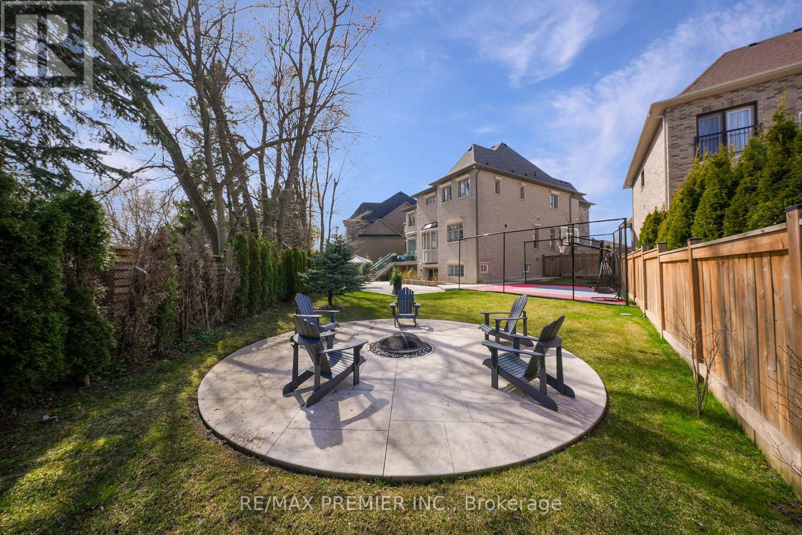 19 Petrolia Court, Richmond Hill, Ontario  L4C 0C2 - Photo 48 - N12424477