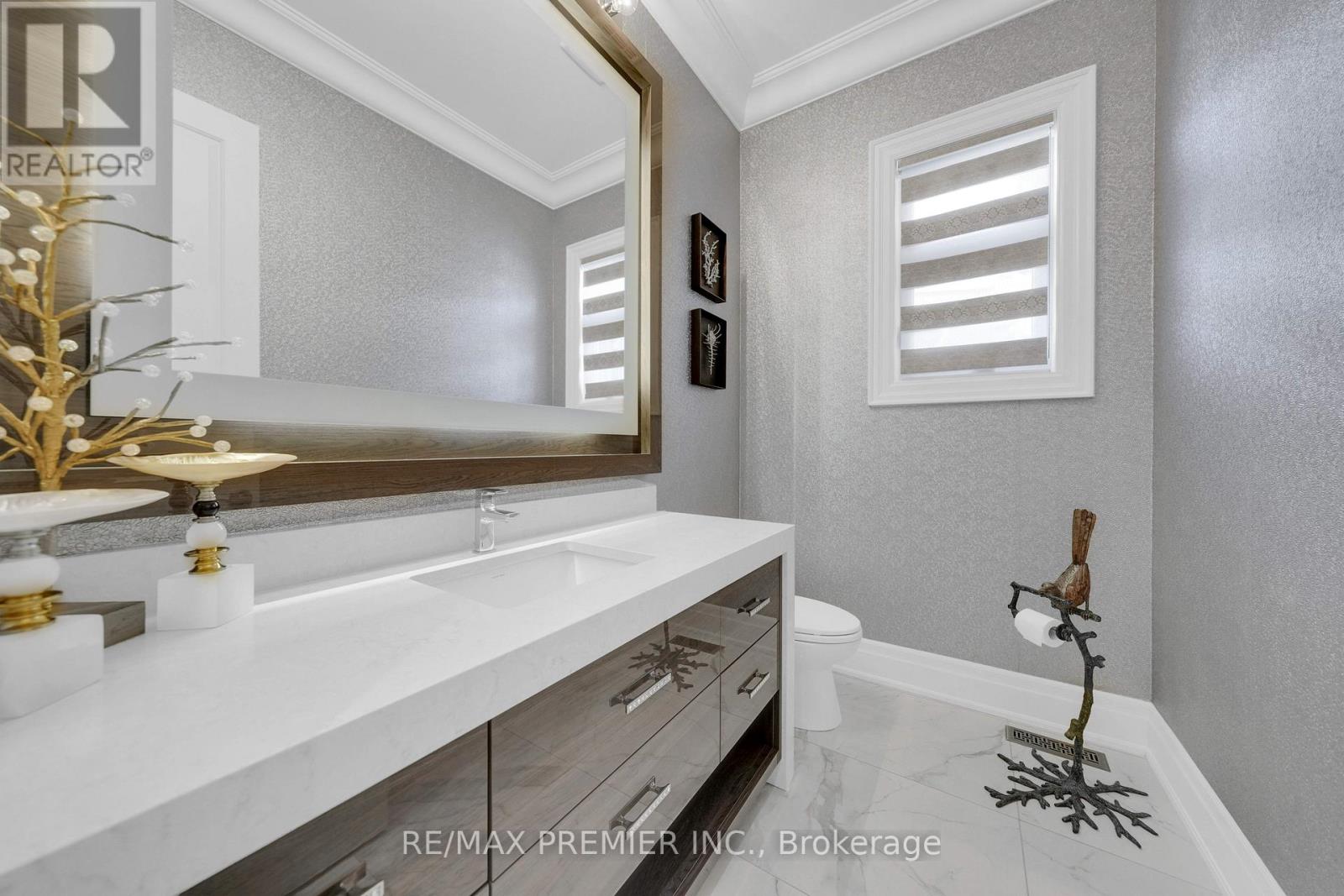19 Petrolia Court, Richmond Hill, Ontario  L4C 0C2 - Photo 7 - N12424477