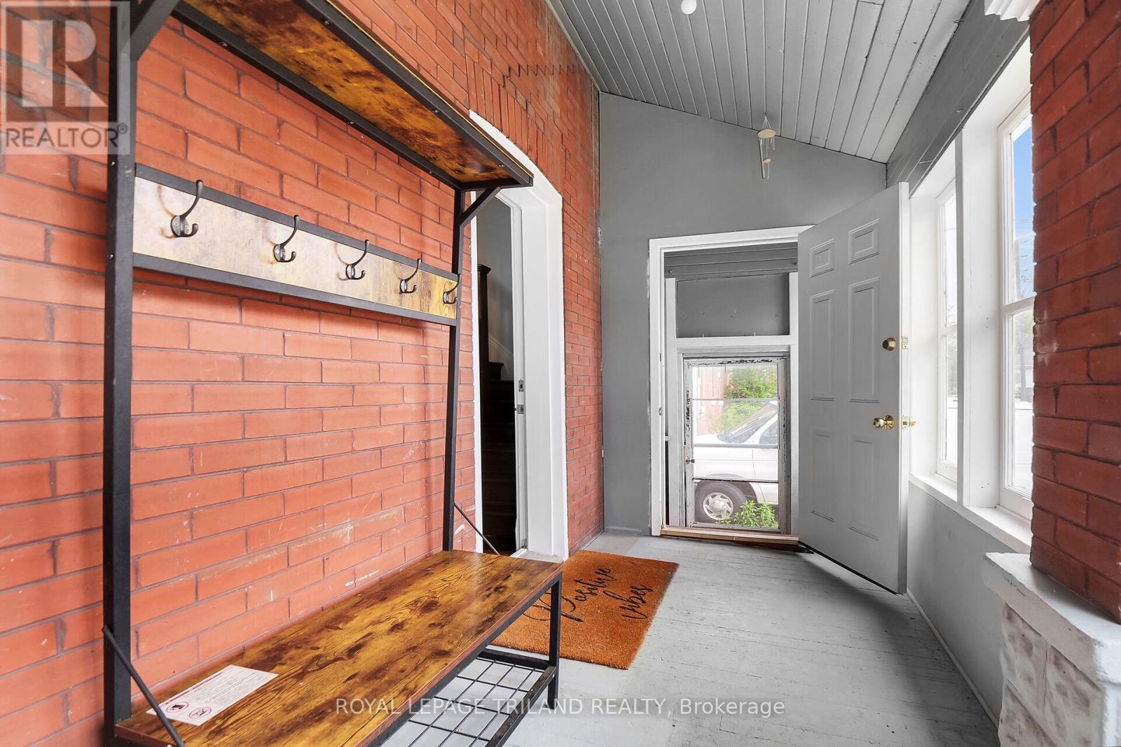 86 Kains Street, St. Thomas, Ontario  N5P 1N7 - Photo 3 - X12424548