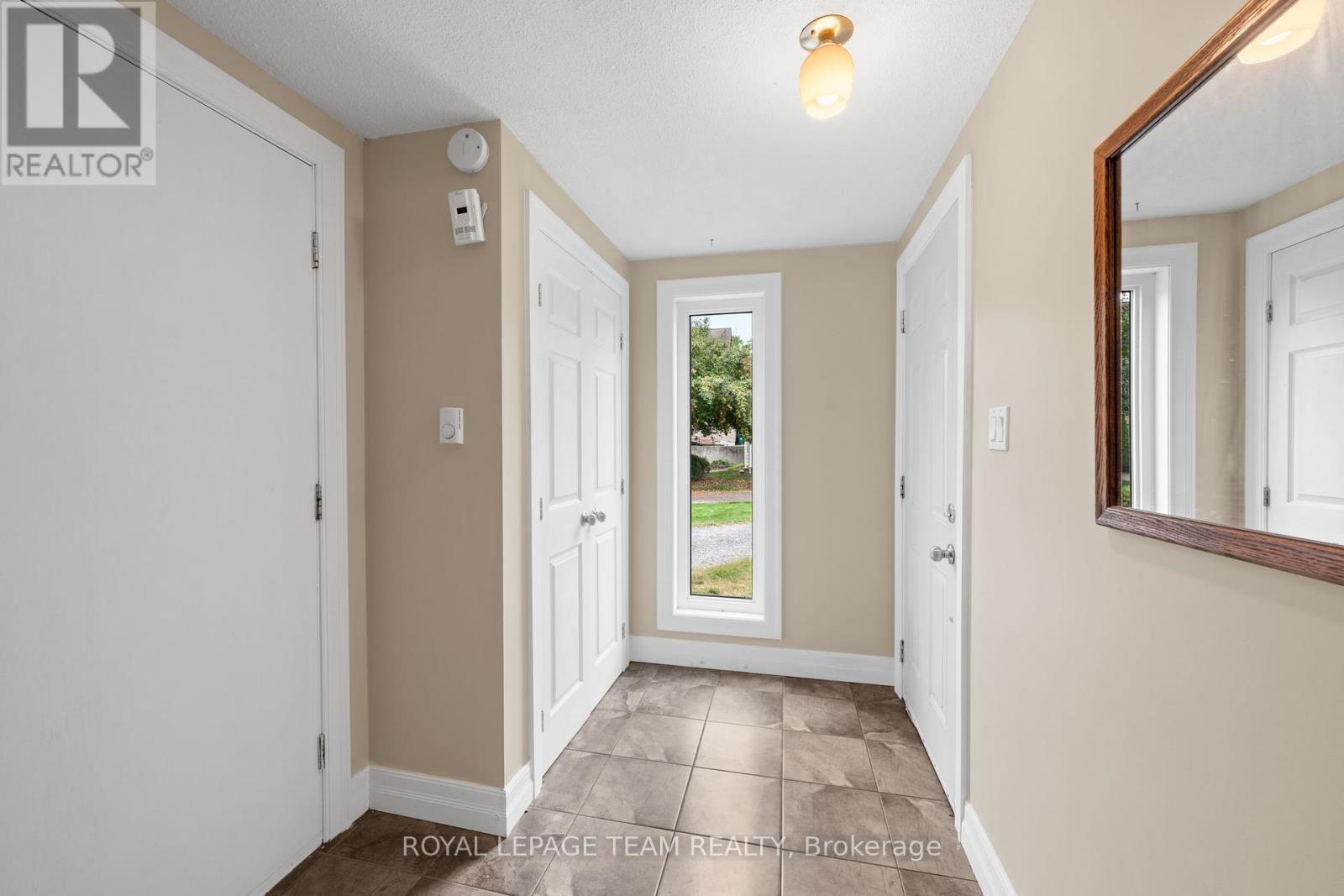 1119 Firefly Lane, Ottawa, Ontario  K4M 0T6 - Photo 11 - X12424536
