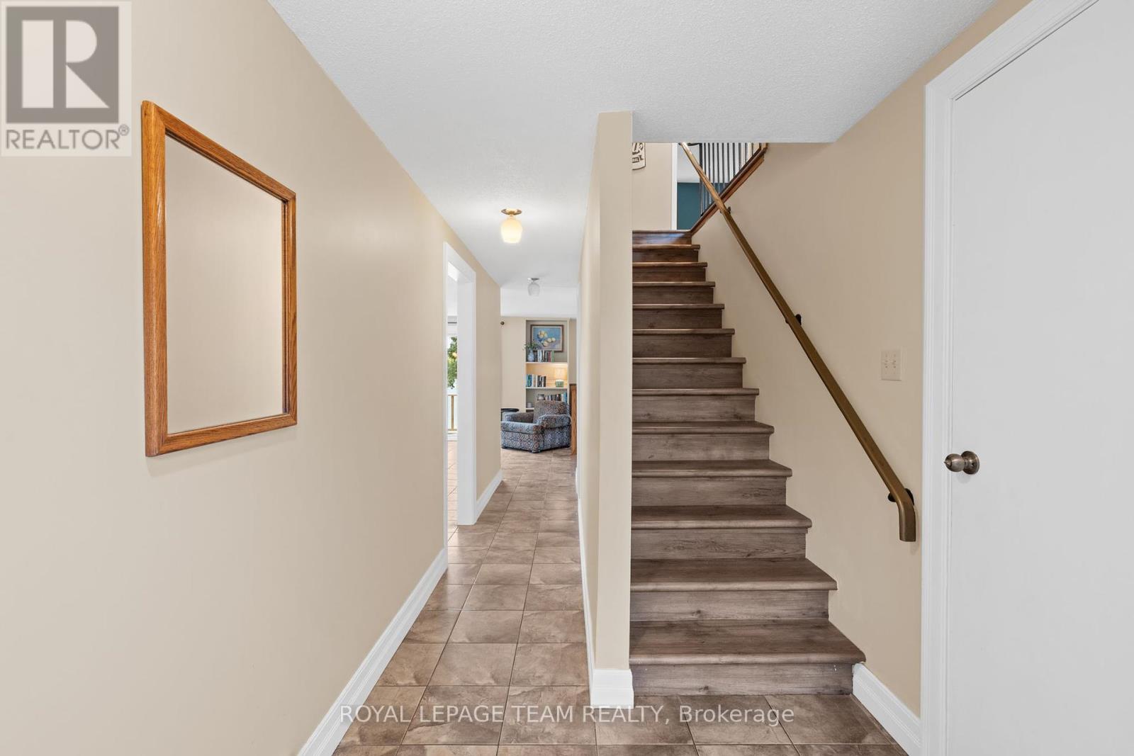1119 Firefly Lane, Ottawa, Ontario  K4M 0T6 - Photo 12 - X12424536
