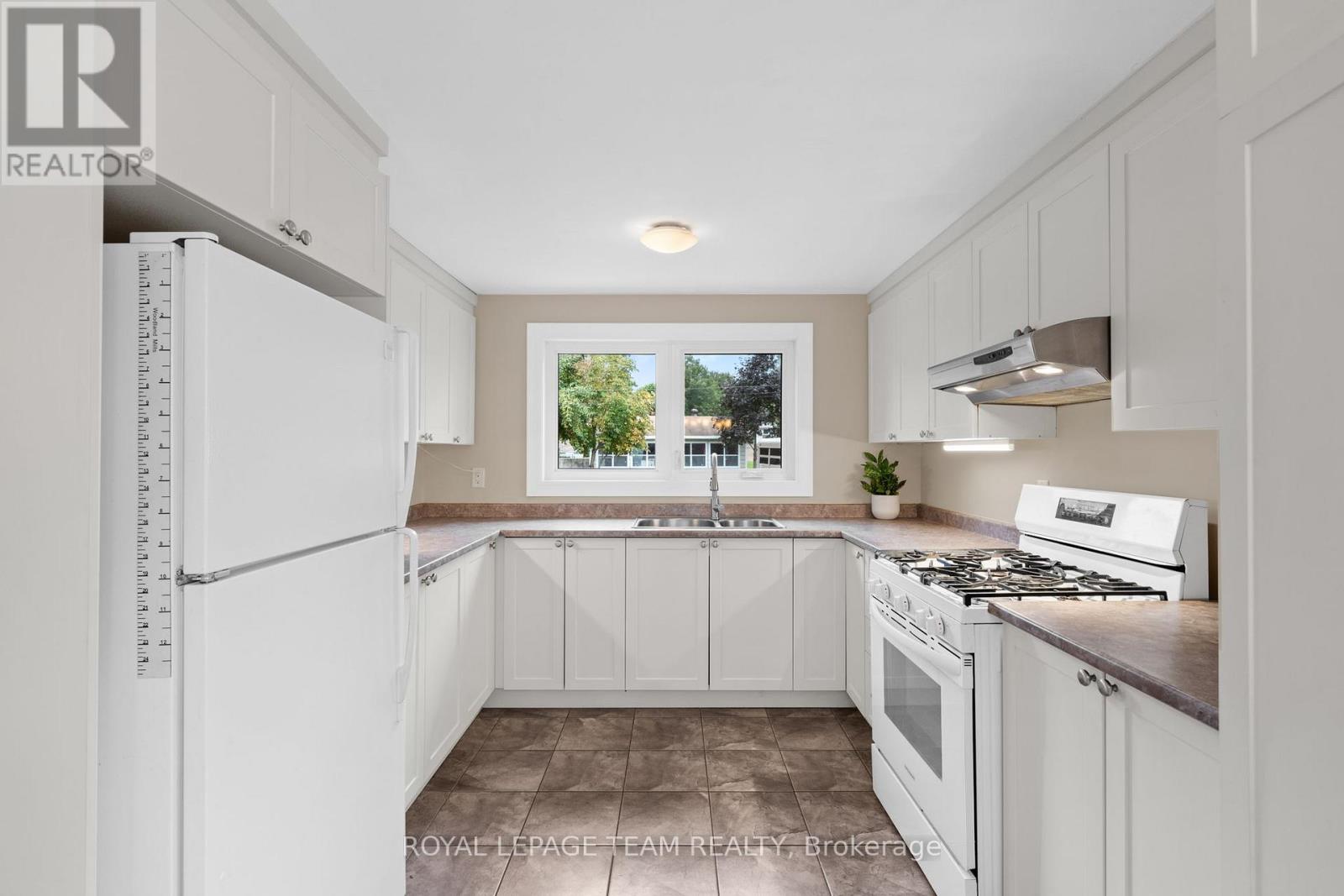 1119 Firefly Lane, Ottawa, Ontario  K4M 0T6 - Photo 15 - X12424536