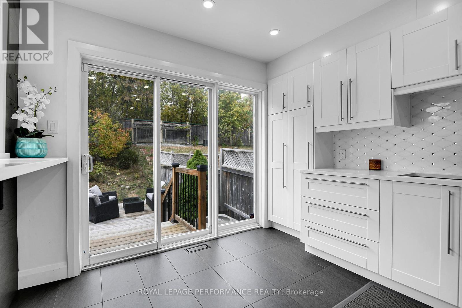161 Duntroon Circle S, Ottawa, Ontario  K1T 4C8 - Photo 12 - X12424546