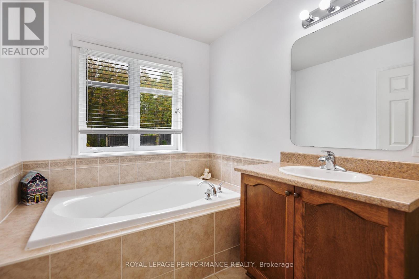 161 Duntroon Circle S, Ottawa, Ontario  K1T 4C8 - Photo 16 - X12424546