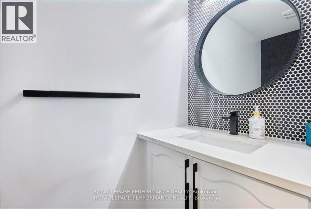 161 Duntroon Circle S, Ottawa, Ontario  K1T 4C8 - Photo 19 - X12424546