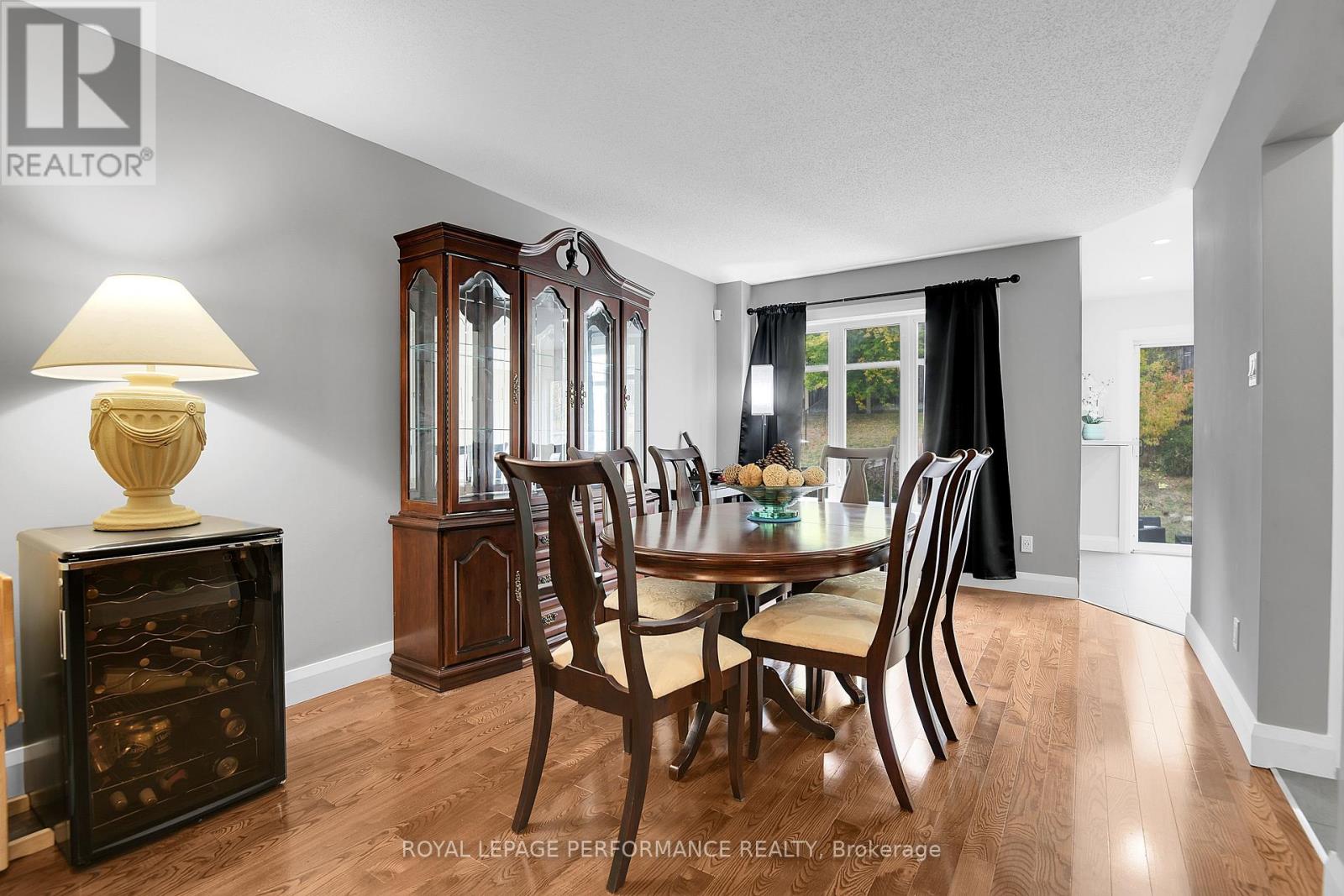 161 Duntroon Circle S, Ottawa, Ontario  K1T 4C8 - Photo 7 - X12424546
