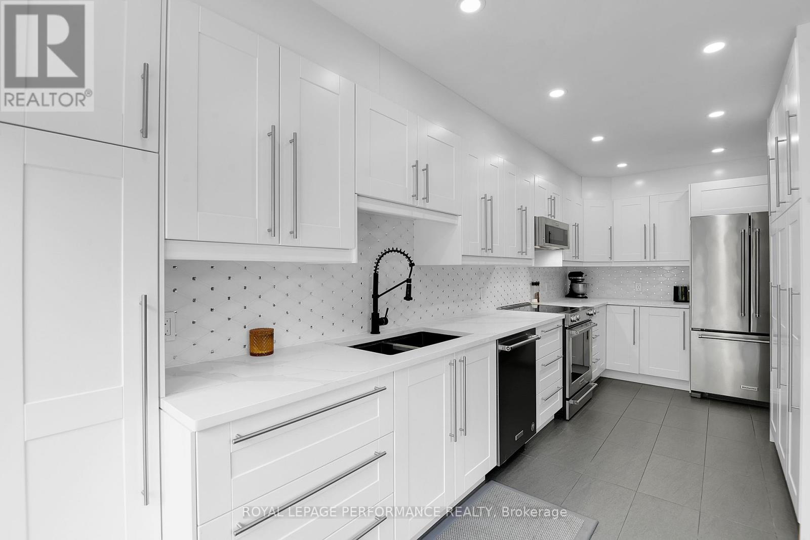 161 Duntroon Circle S, Ottawa, Ontario  K1T 4C8 - Photo 8 - X12424546
