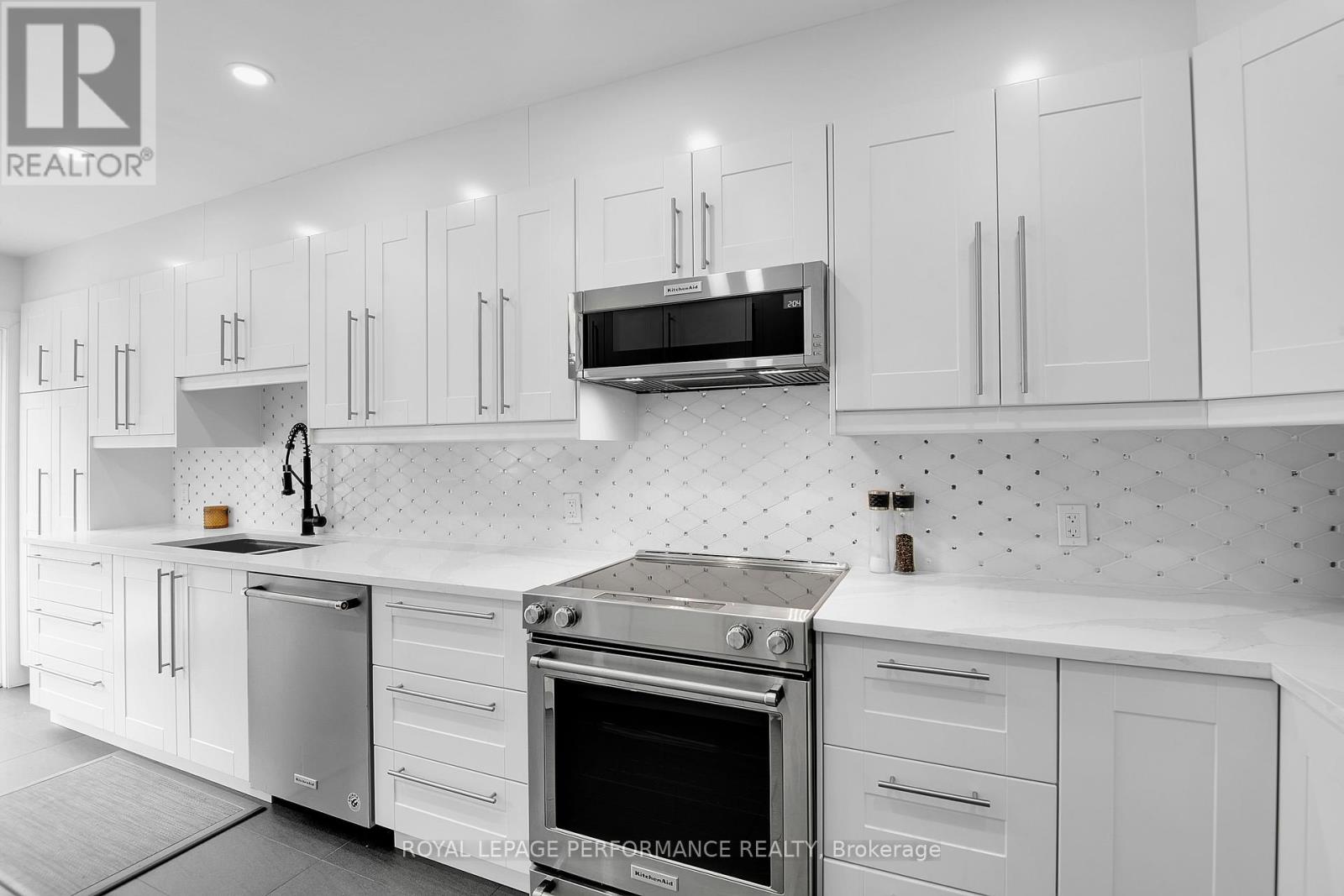 161 Duntroon Circle S, Ottawa, Ontario  K1T 4C8 - Photo 9 - X12424546