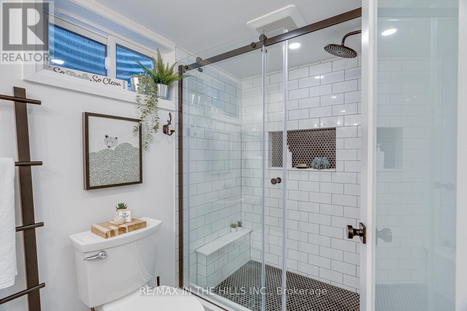 32 Belfountain Court, Brampton, Ontario  L6W 2N1 - Photo 24 - W12424376